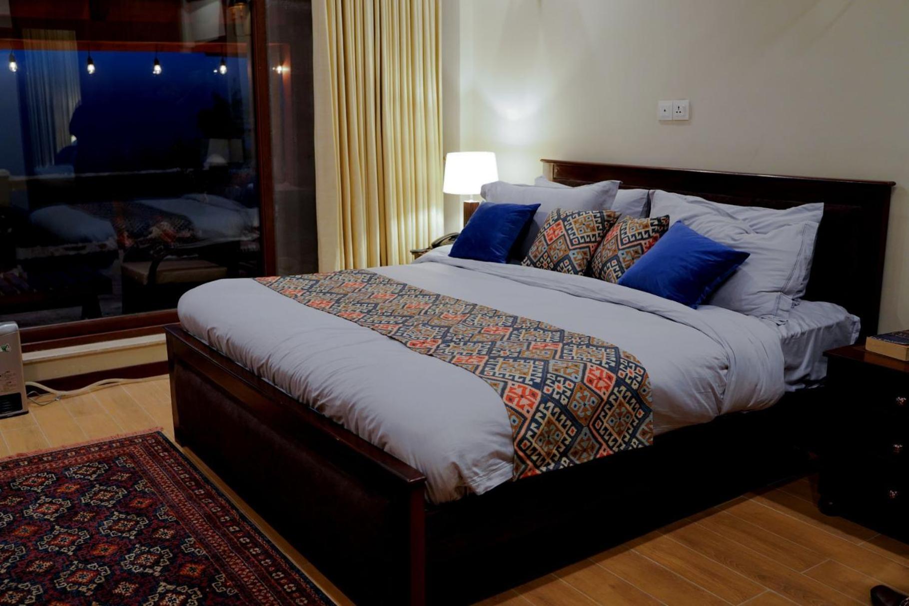 King Suite with Balcony photo 1
