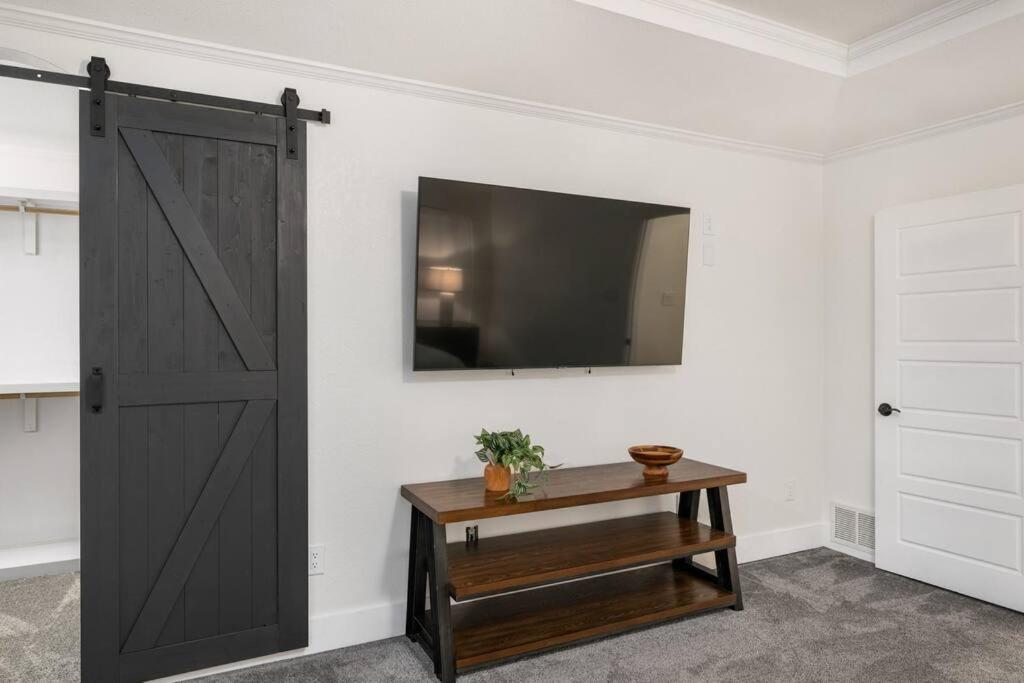 Three-Bedroom House photo 1