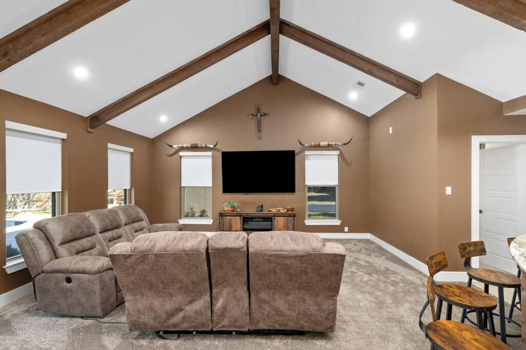 Three-Bedroom House photo 2