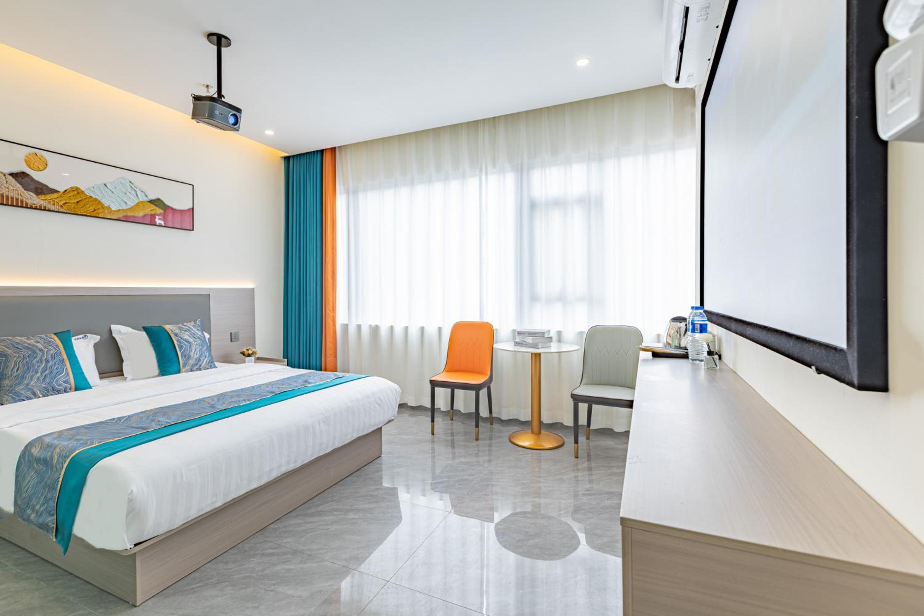 Deluxe King Room photo 1