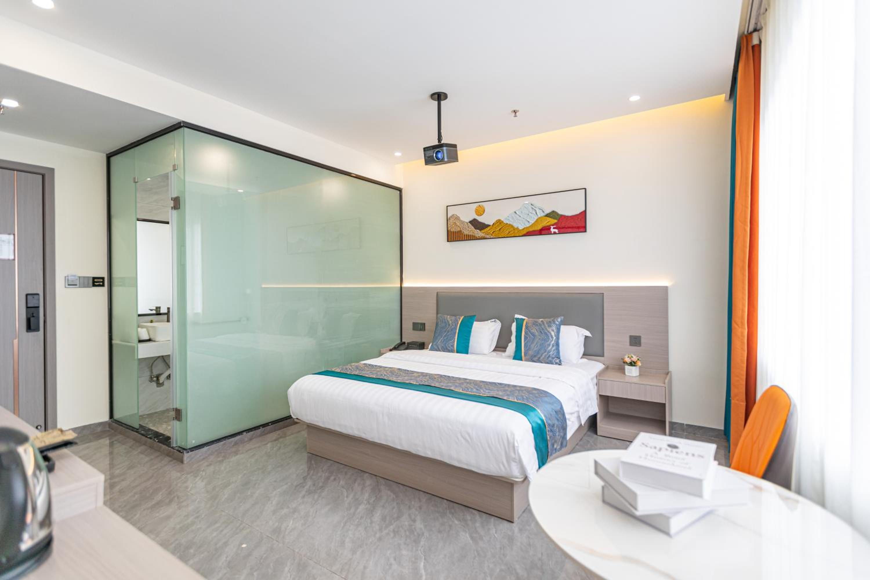 Deluxe King Room photo 2
