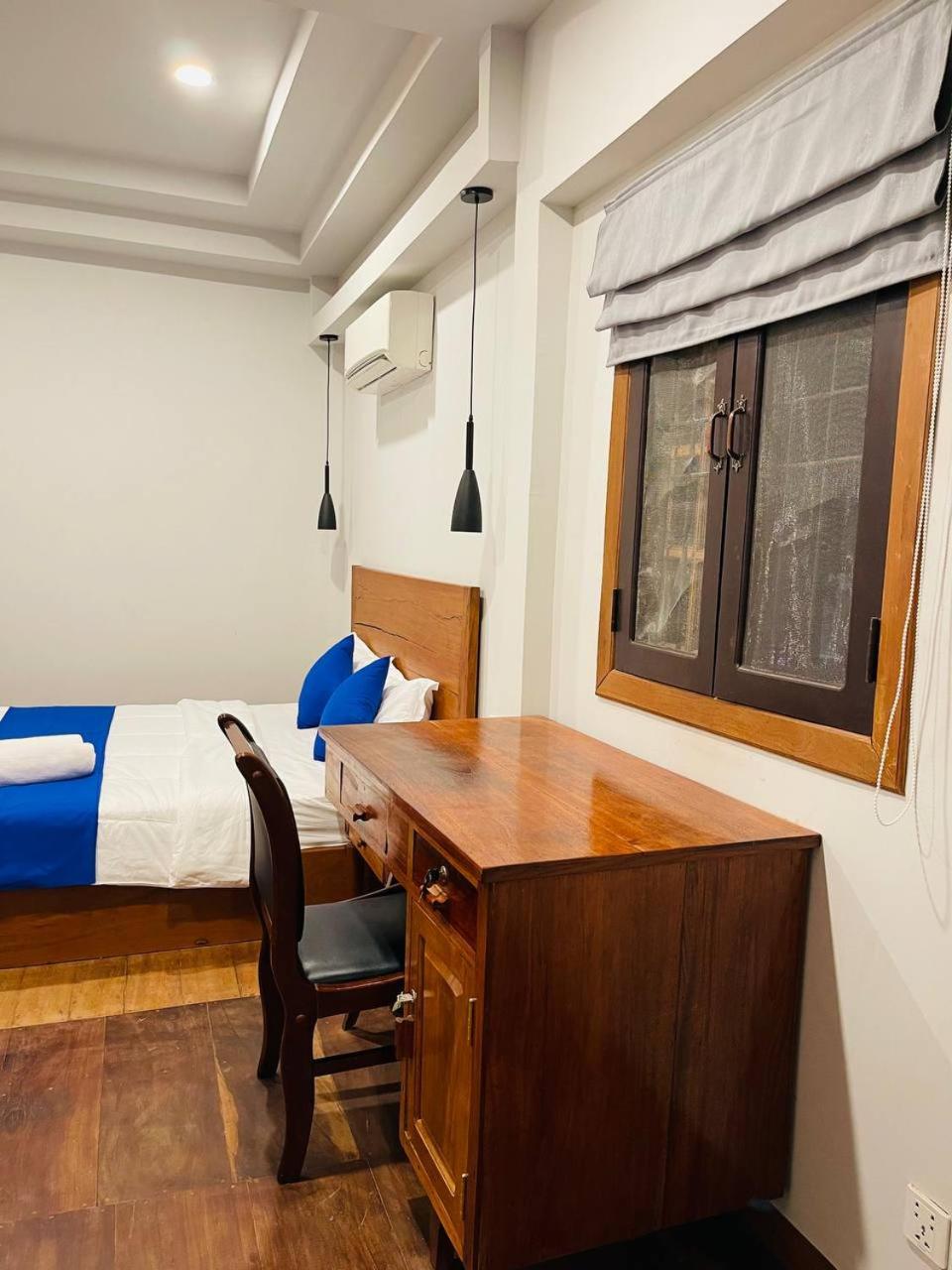 Deluxe King Suite