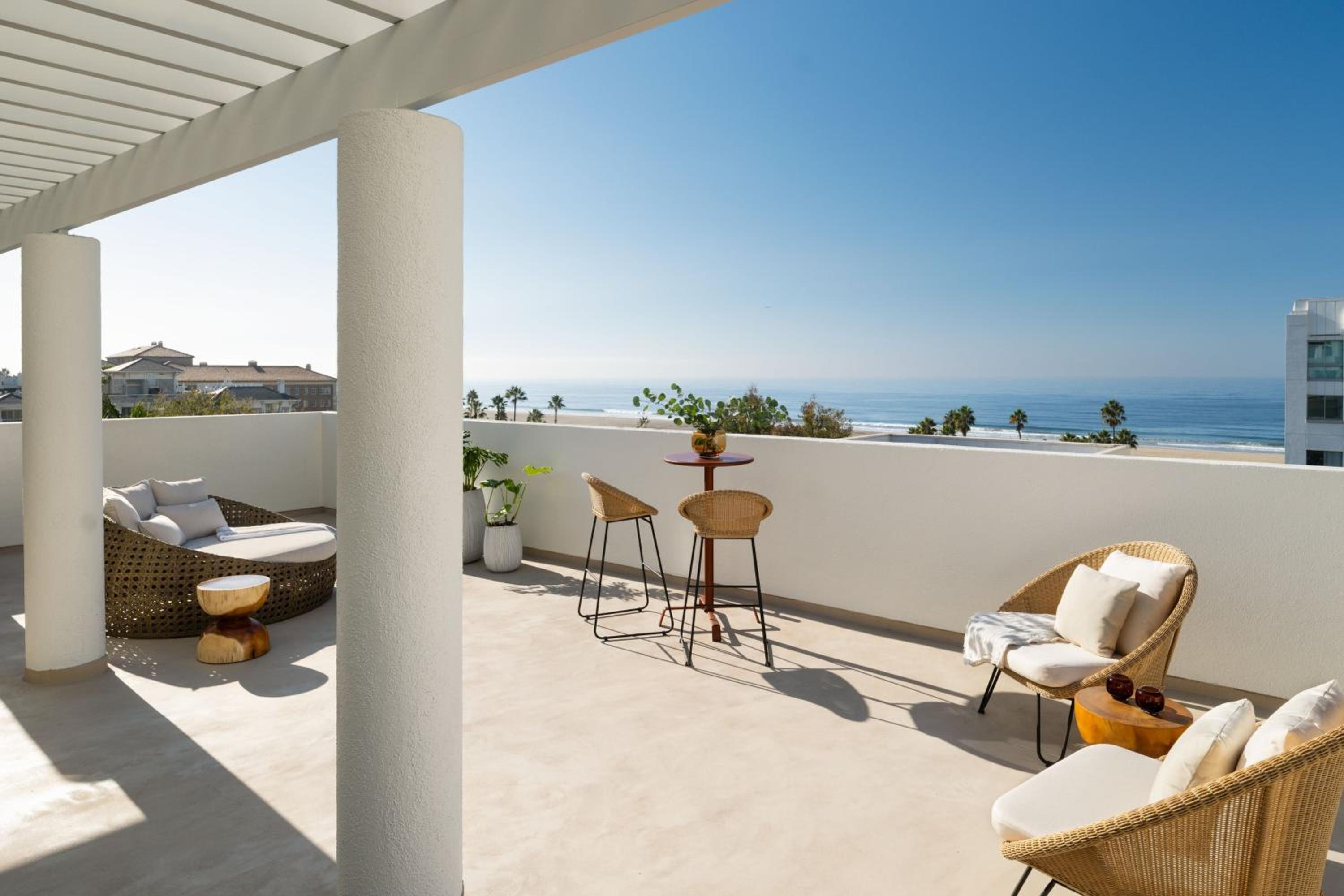 Executive Deluxe King Room with Ocean View
