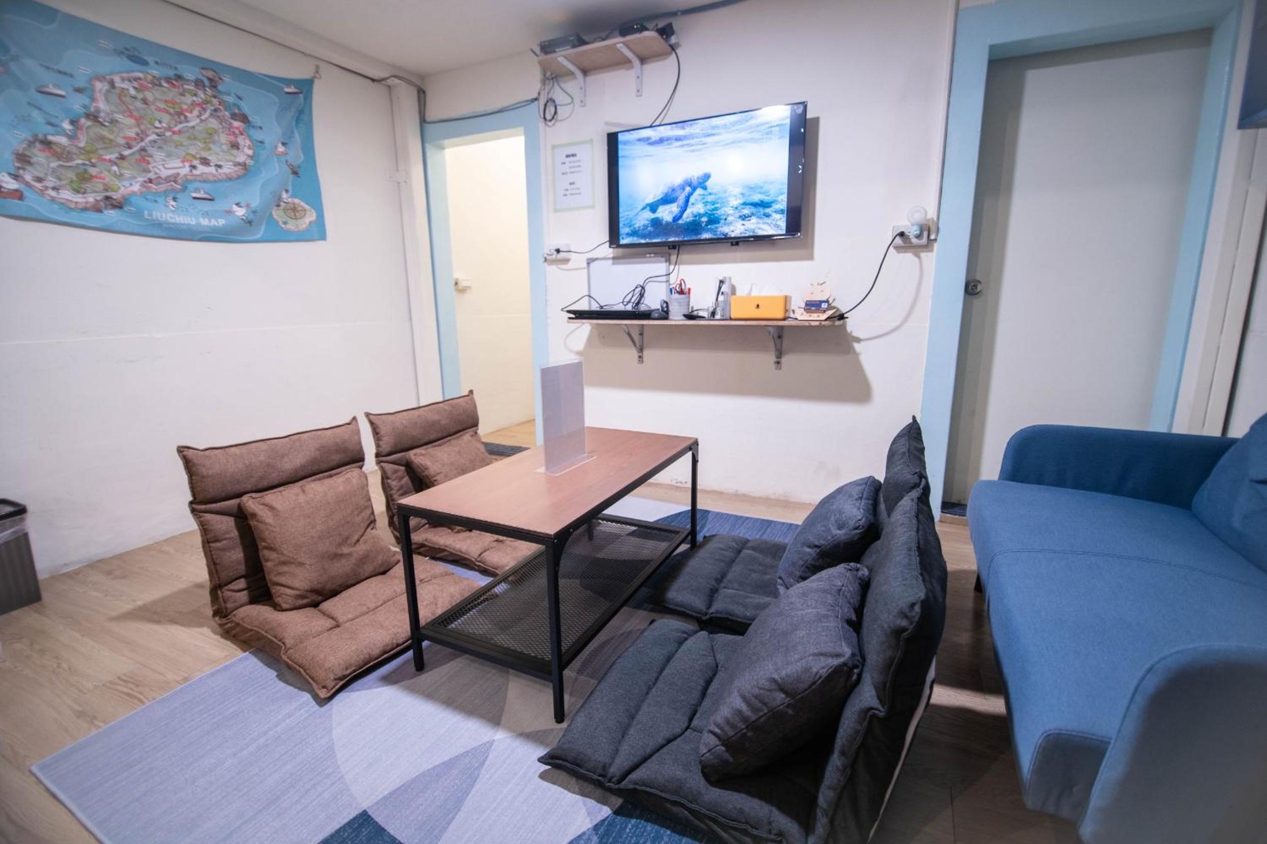 Single Room with Shared Bathroom photo 3