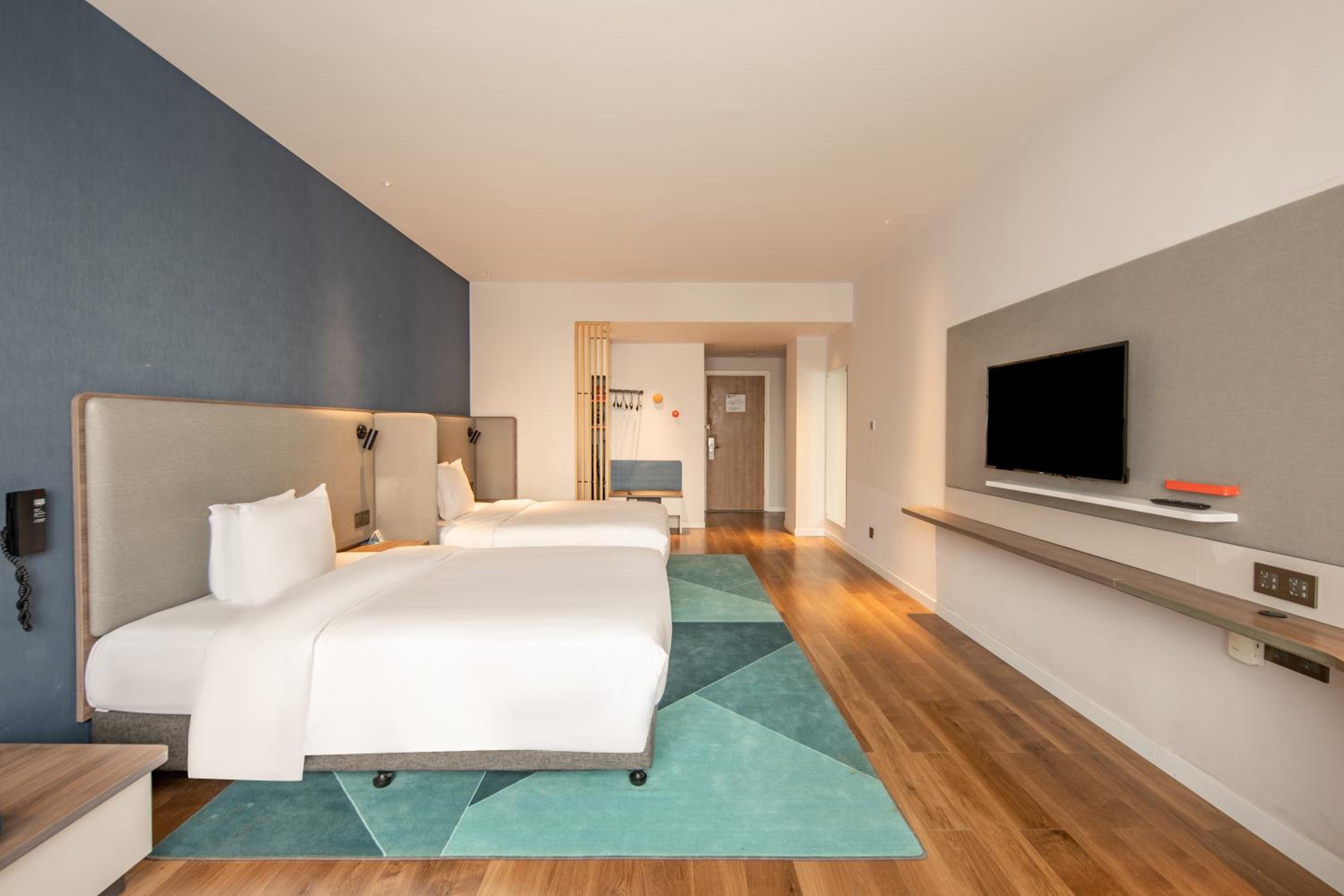 Standard Queen Room
