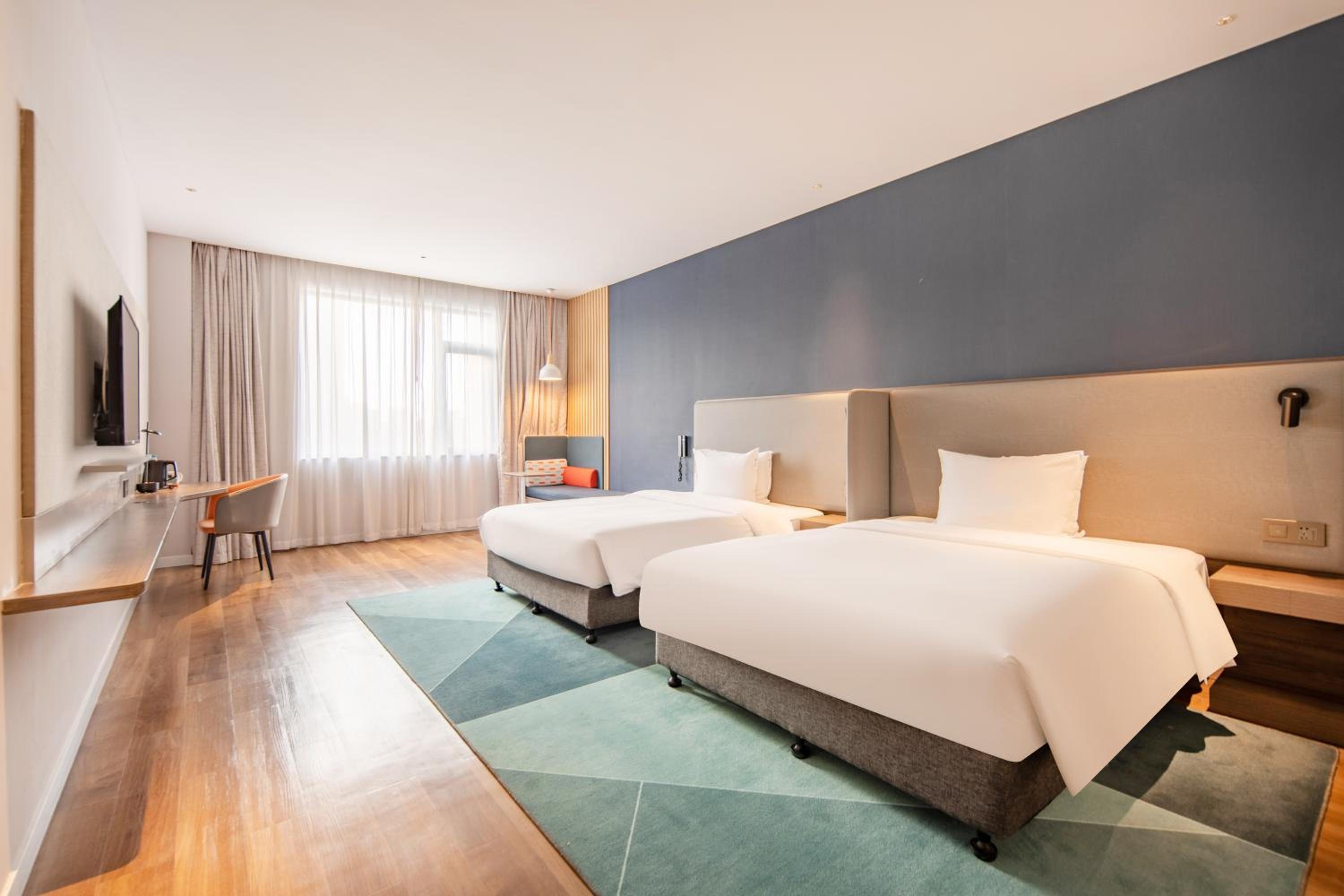 Standard Queen Room