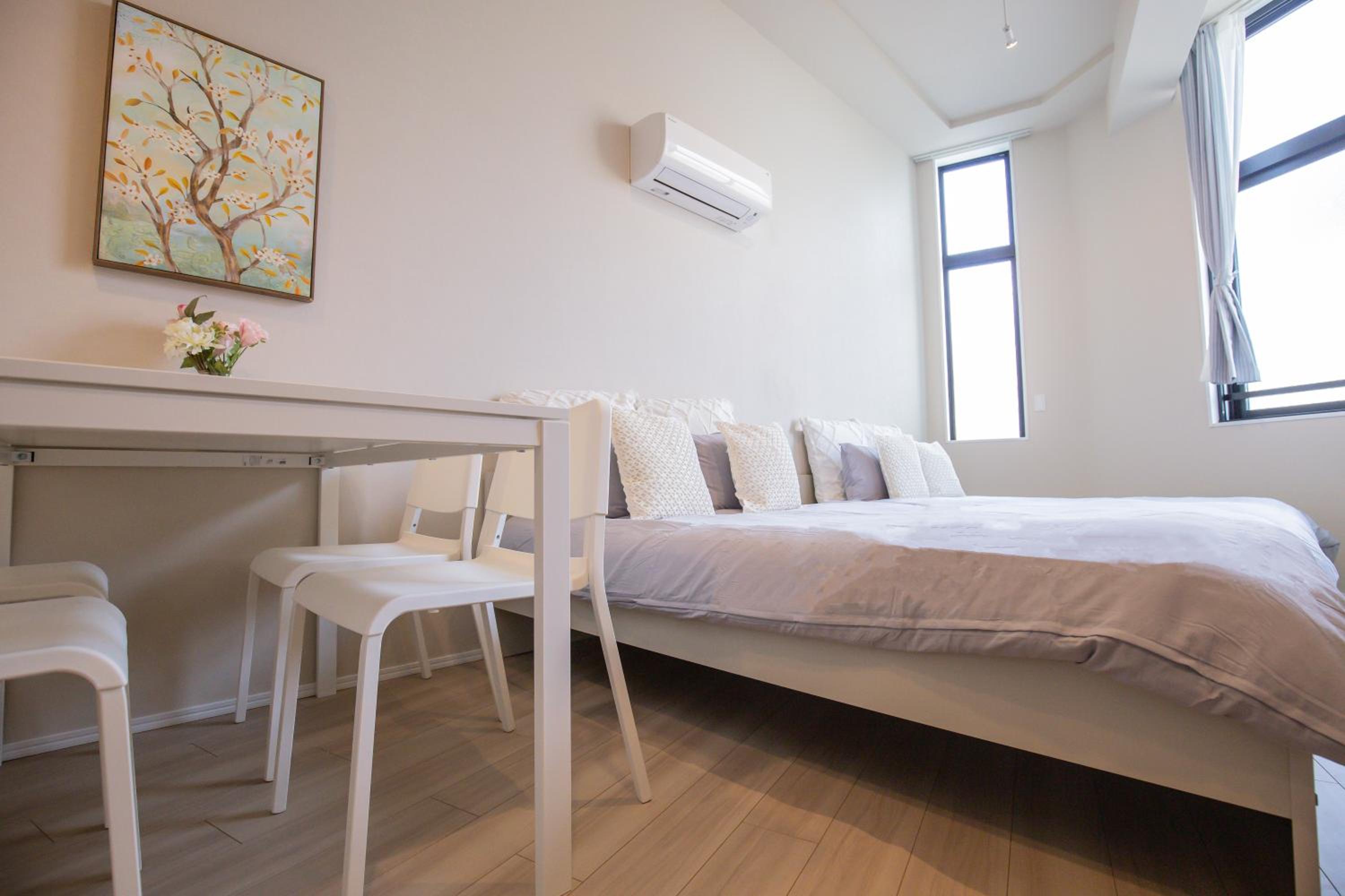 One-Bedroom Apartment photo 1