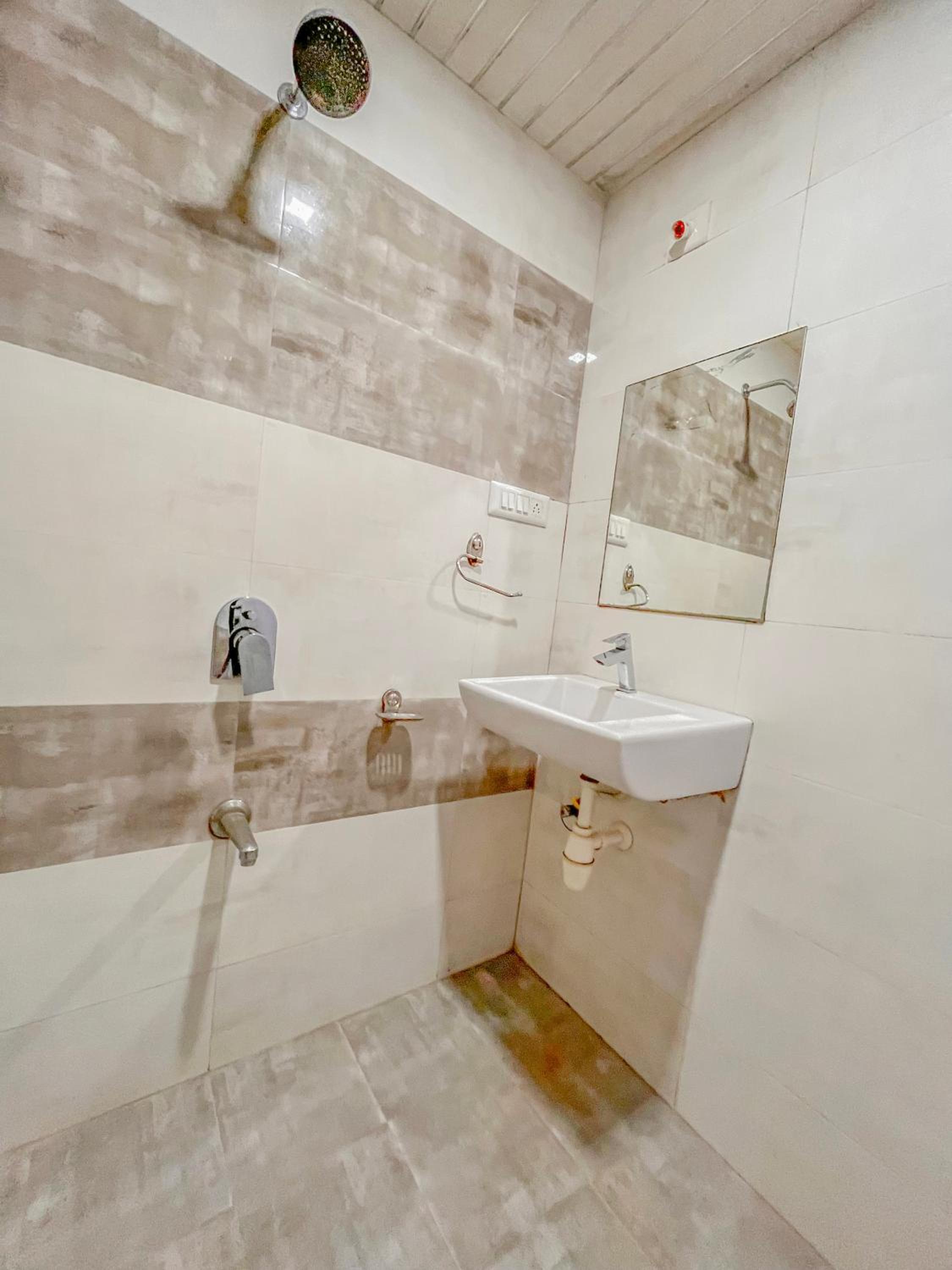 Double or Twin Room - Photo 3