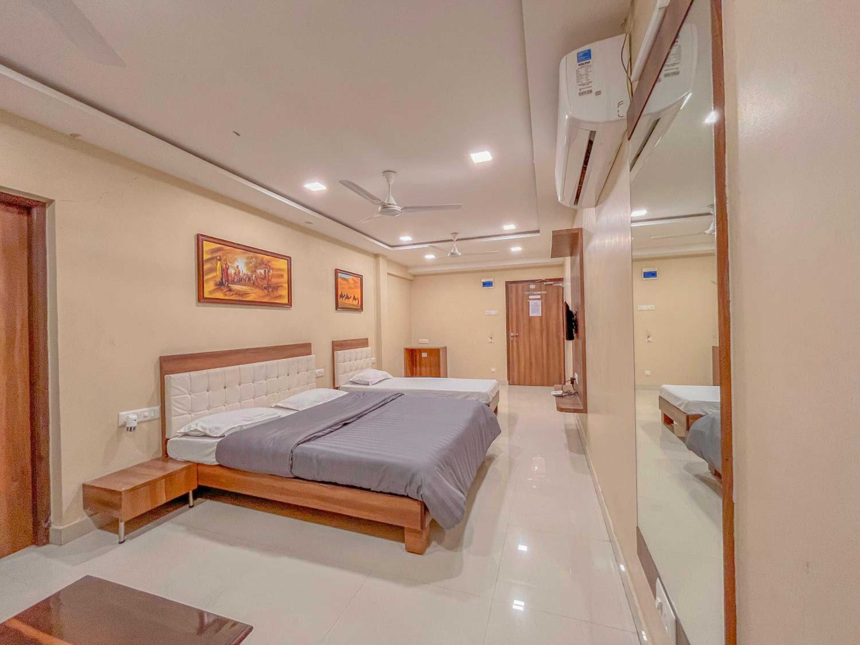 Double or Twin Room - Photo 8