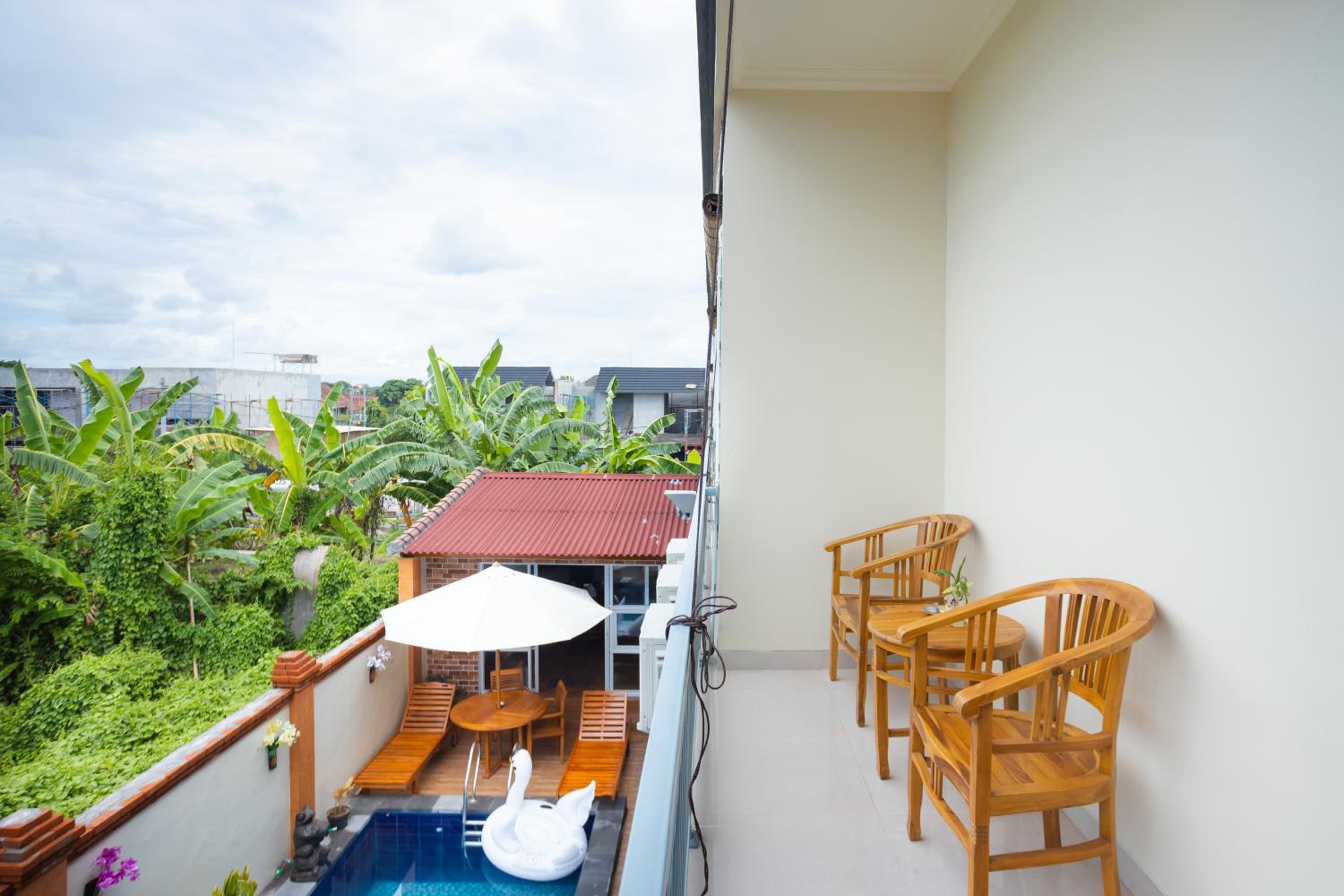 Deluxe Double Room with Balcony - Photo 11