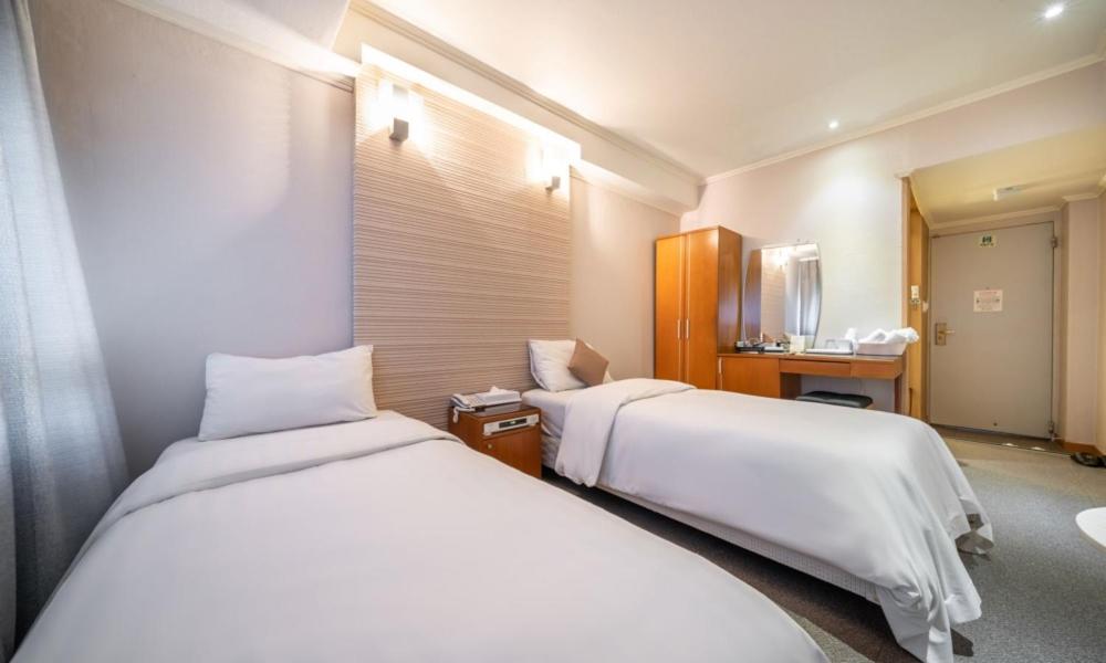 Deluxe Twin Room photo 3