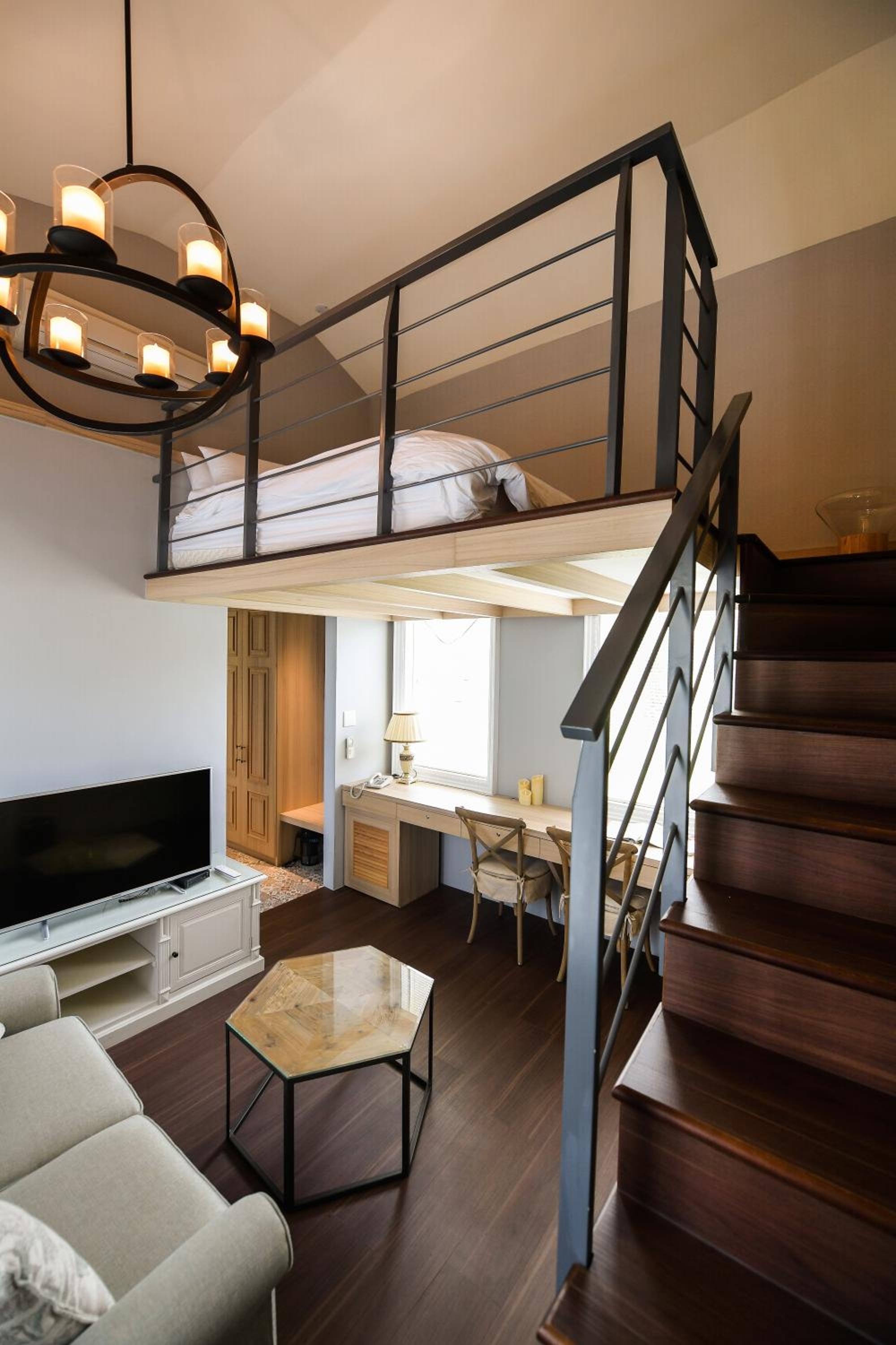 Deluxe Double Room with Side Sea View