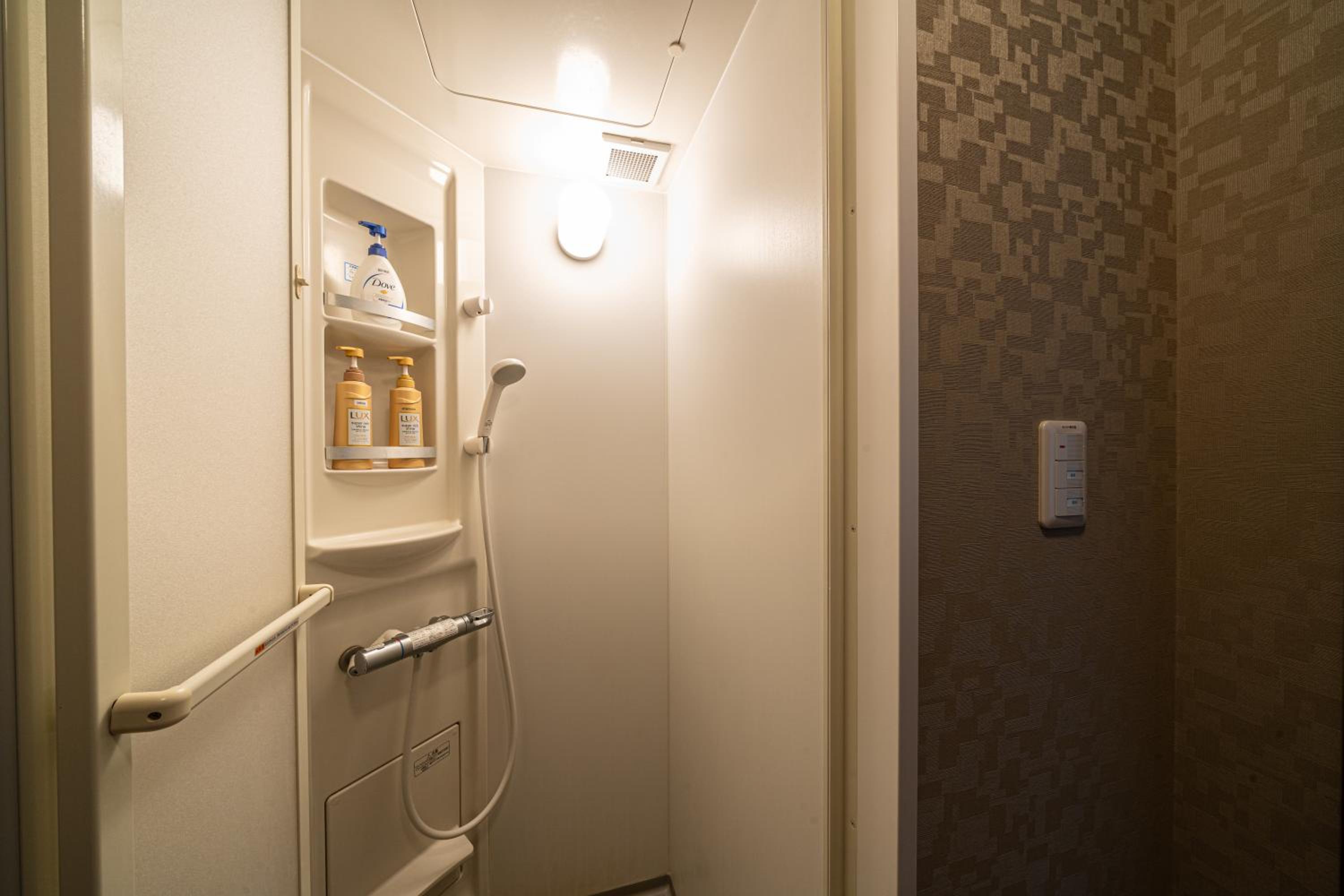 Economy Triple Room - Photo 3