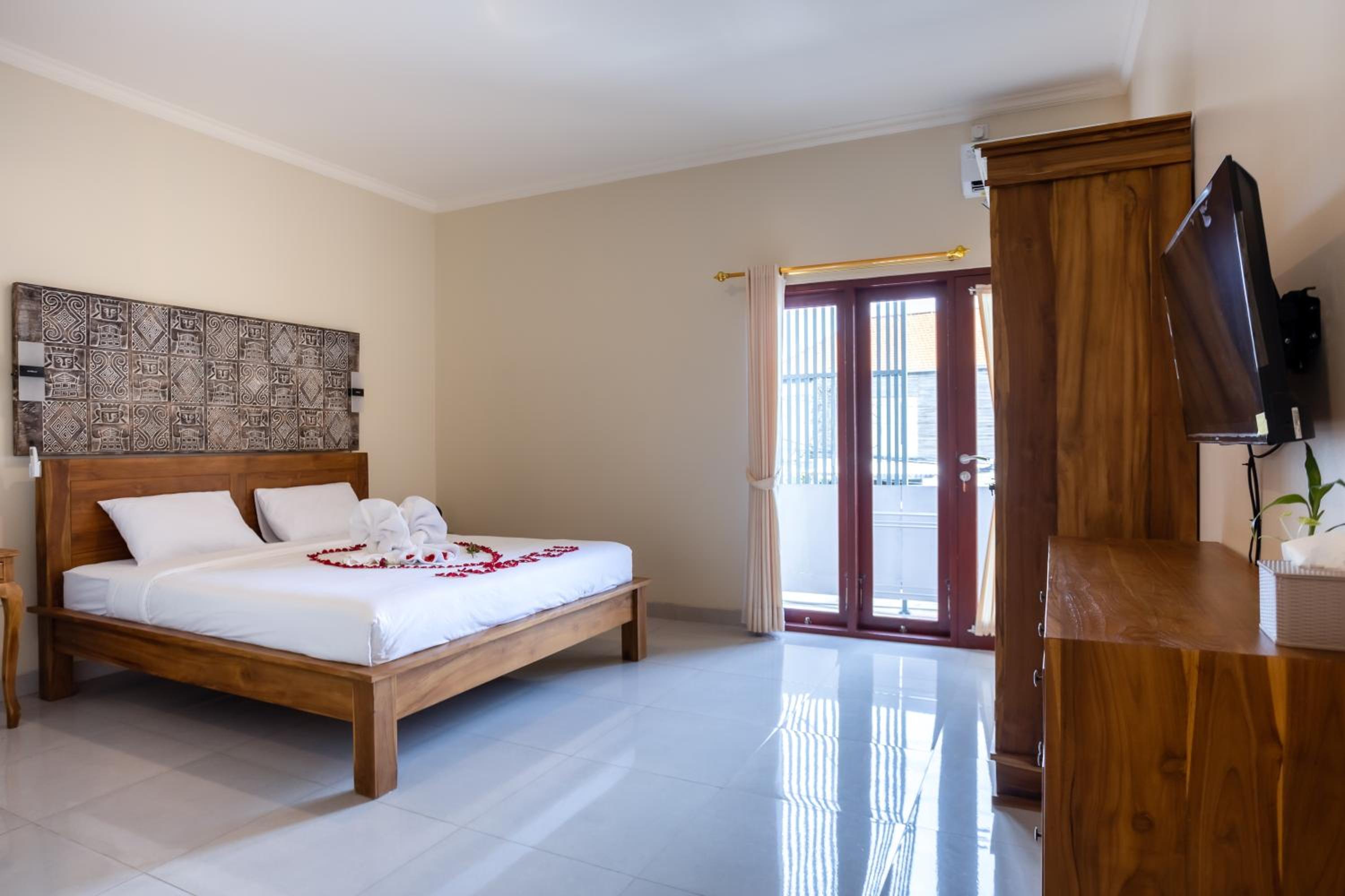 Deluxe Double Room with Balcony - Photo 27