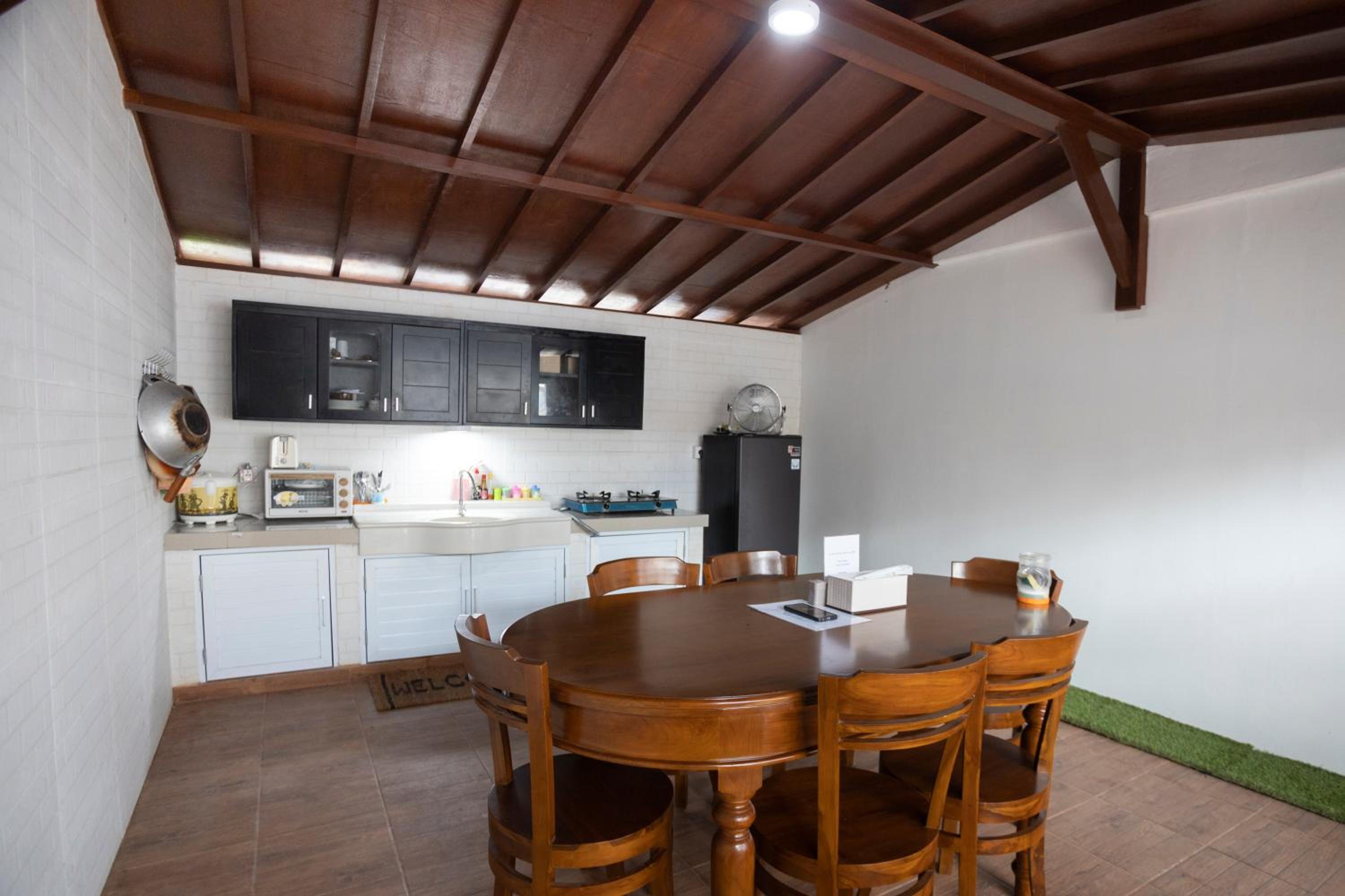 Deluxe Double Room with Balcony - Photo 3