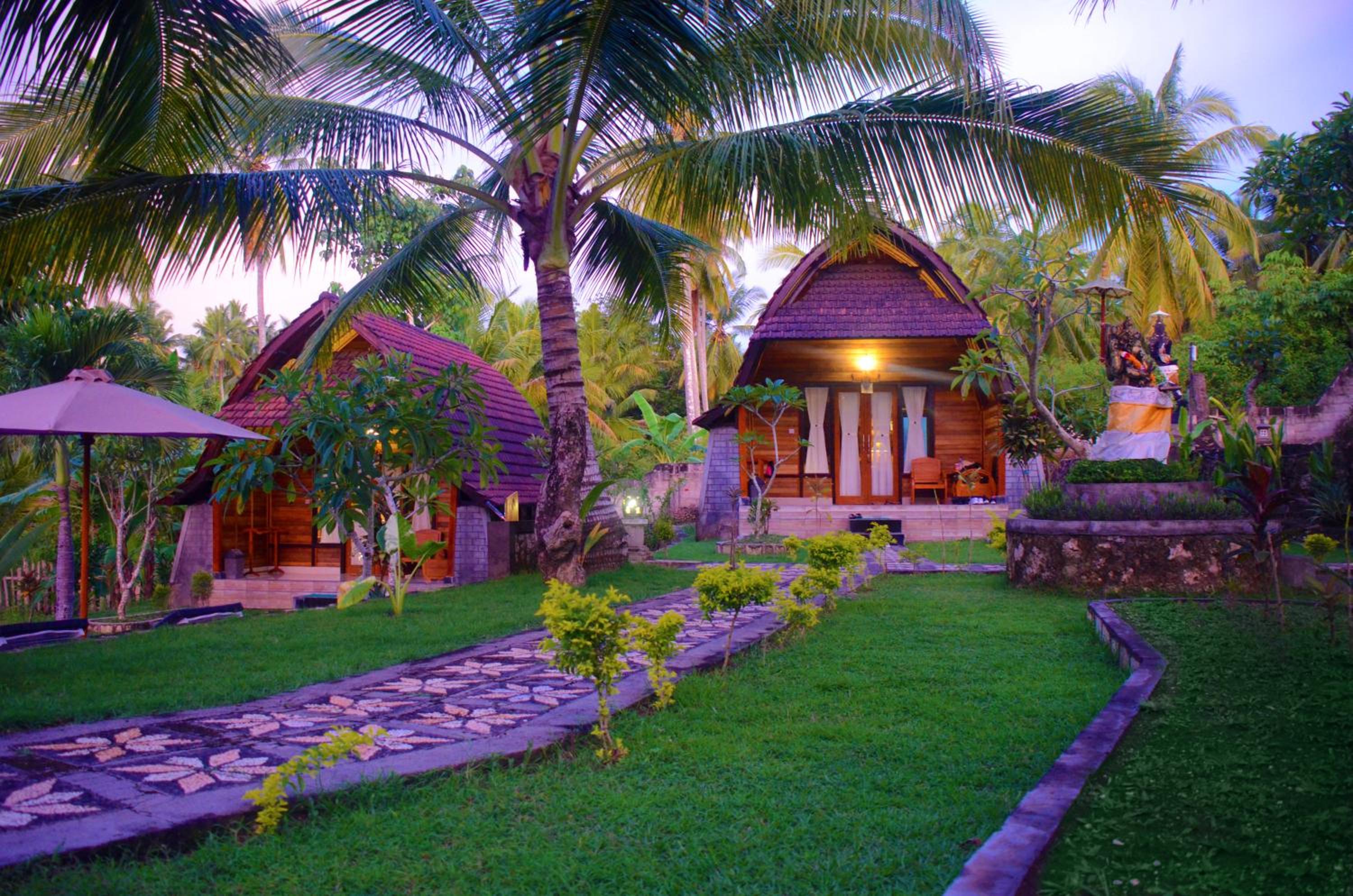 Bungalow with Garden View - Photo 14