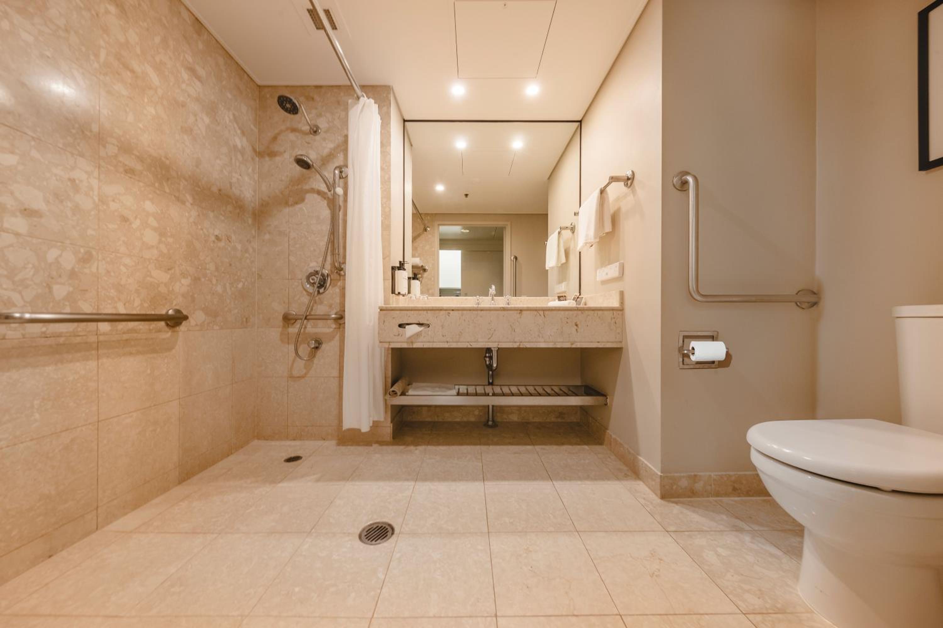 SUPERIOR ROOM, 1 King Size Bed, Accessible Room
