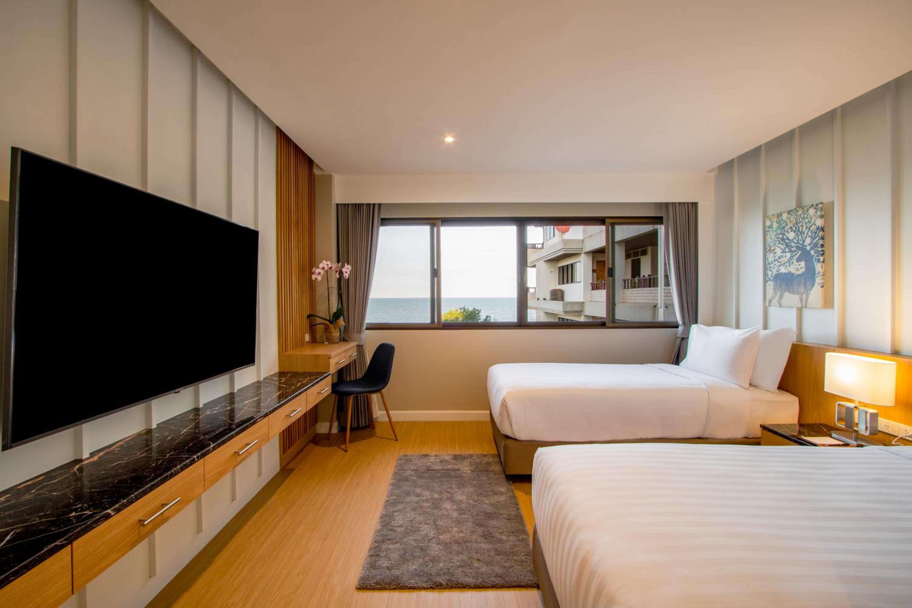 3-Bedroom Seaview Apartment