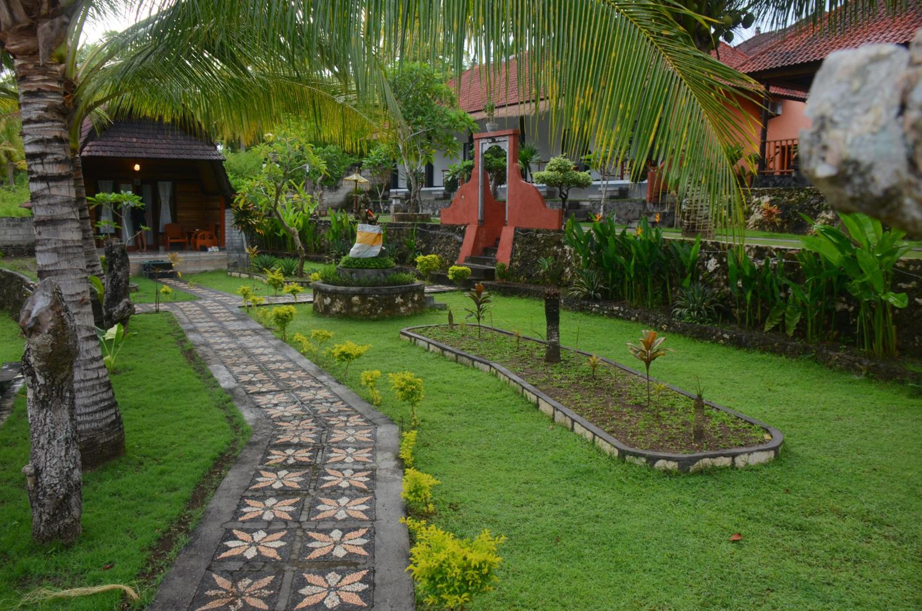 Bungalow with Garden View - Photo 8