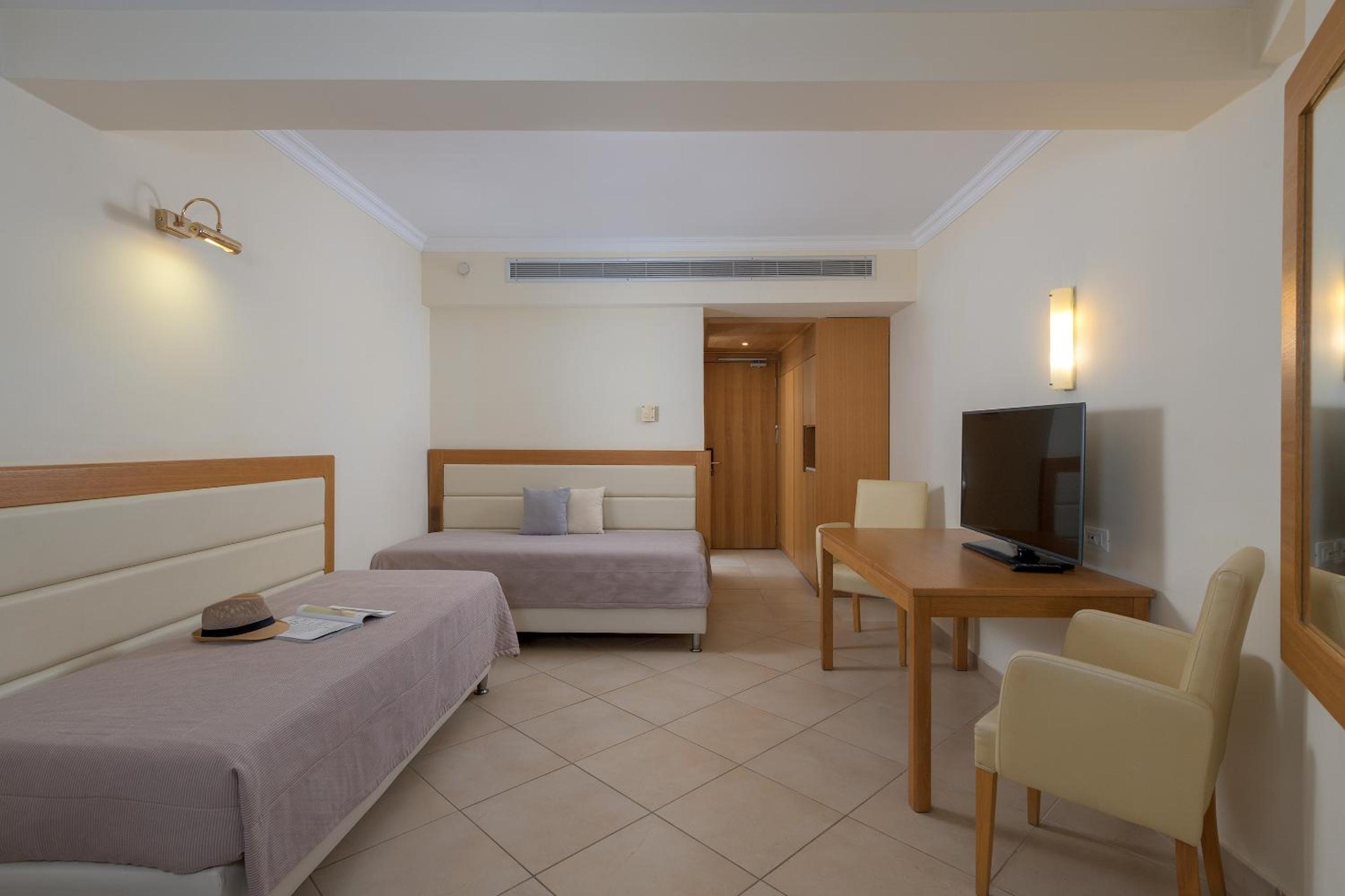 Family Suite with Garden View - Photo 2