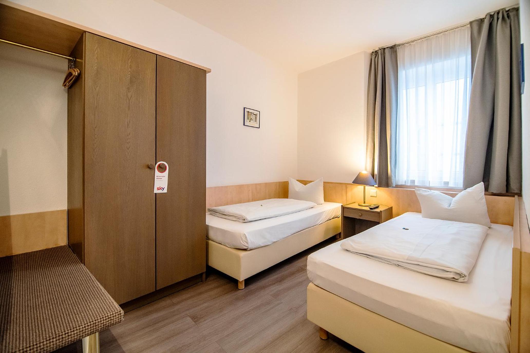 Twin Room - Photo 1