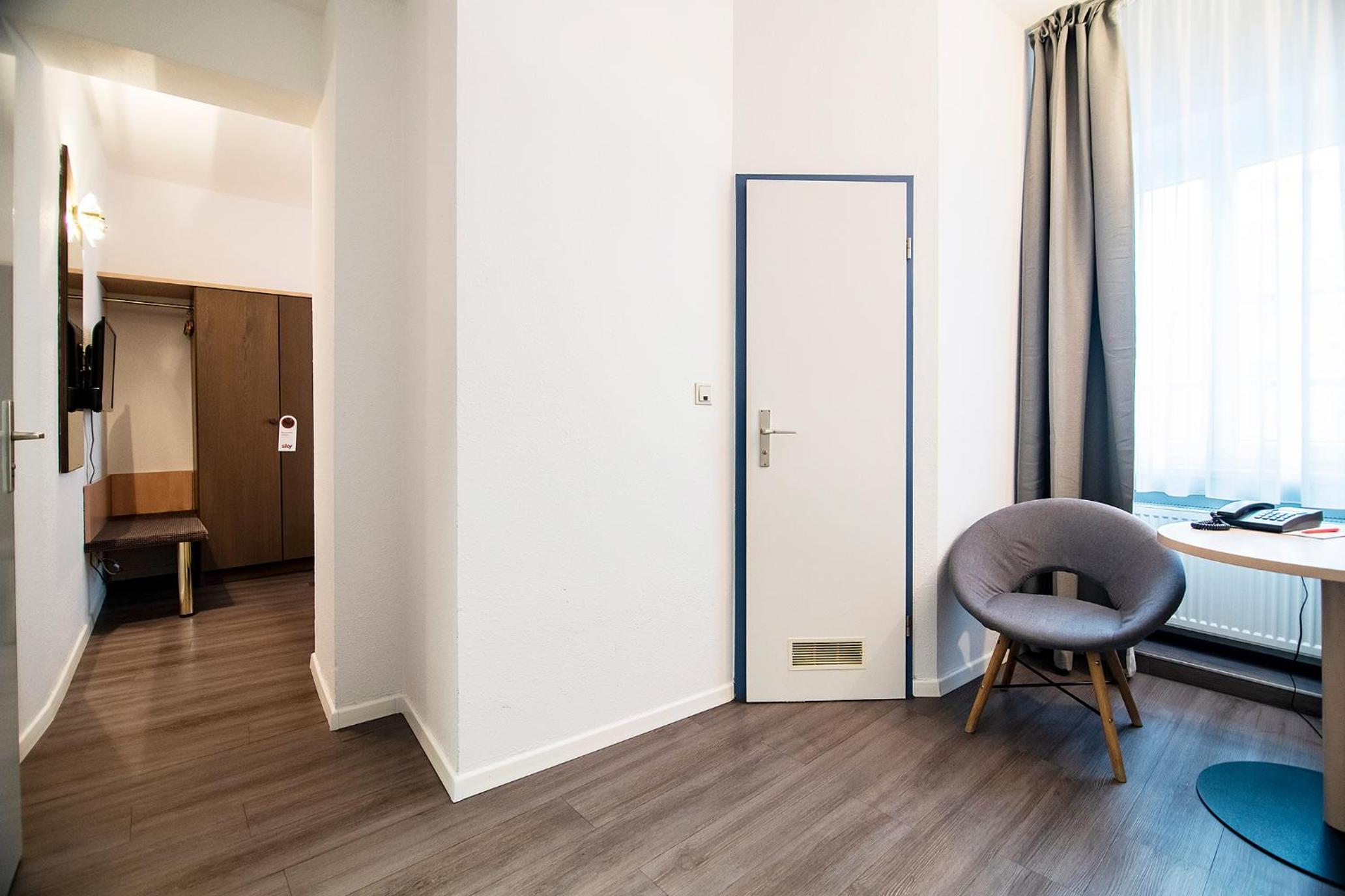 Twin Room - Photo 4