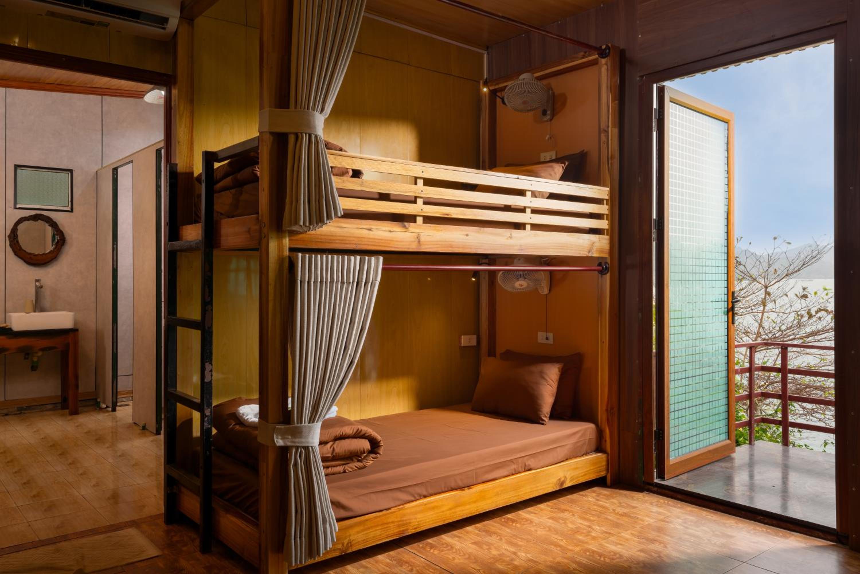 Bunk Bed In Mixed Dormitory Room photo 3