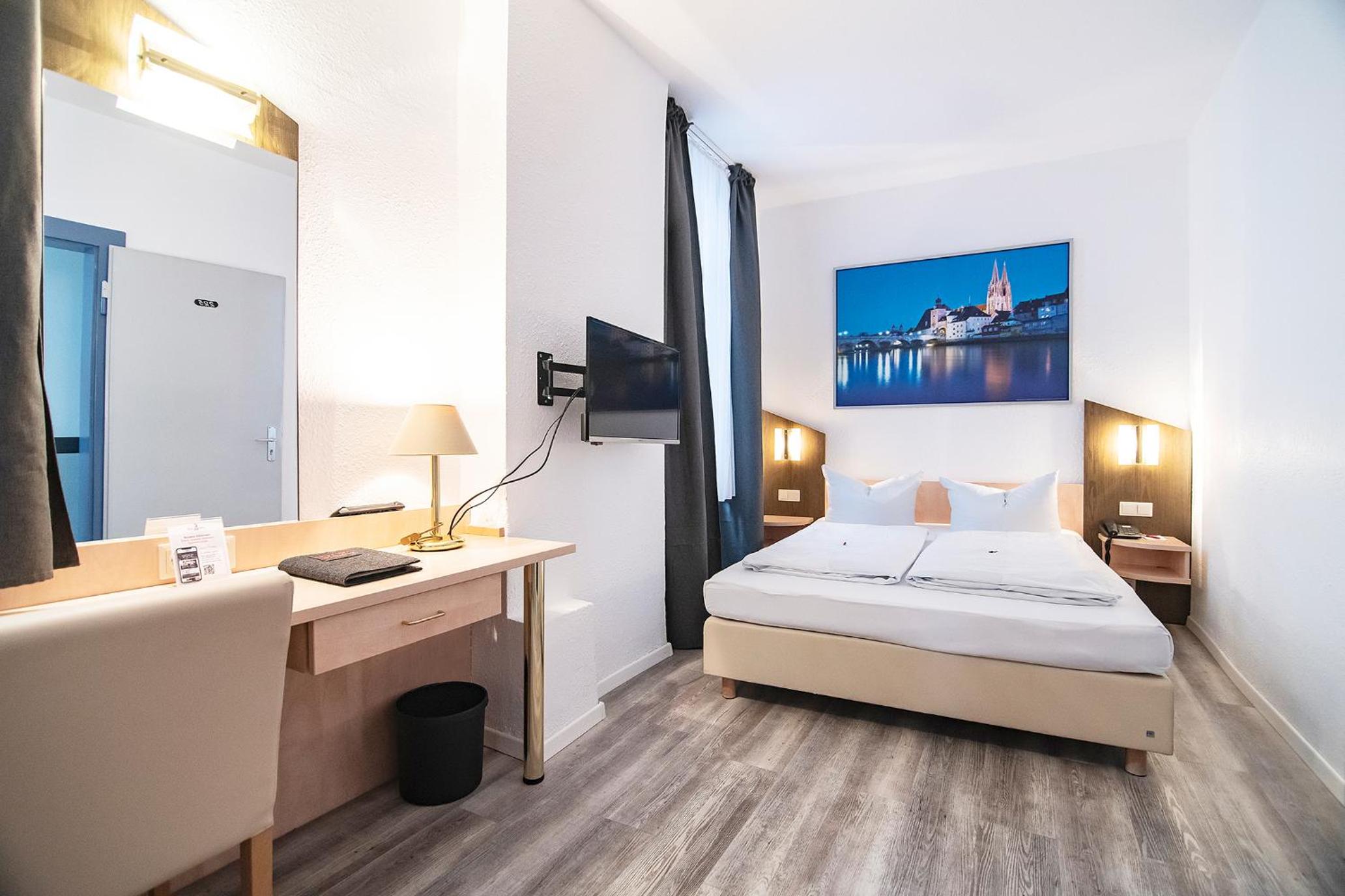 Small Double Room - Photo 1