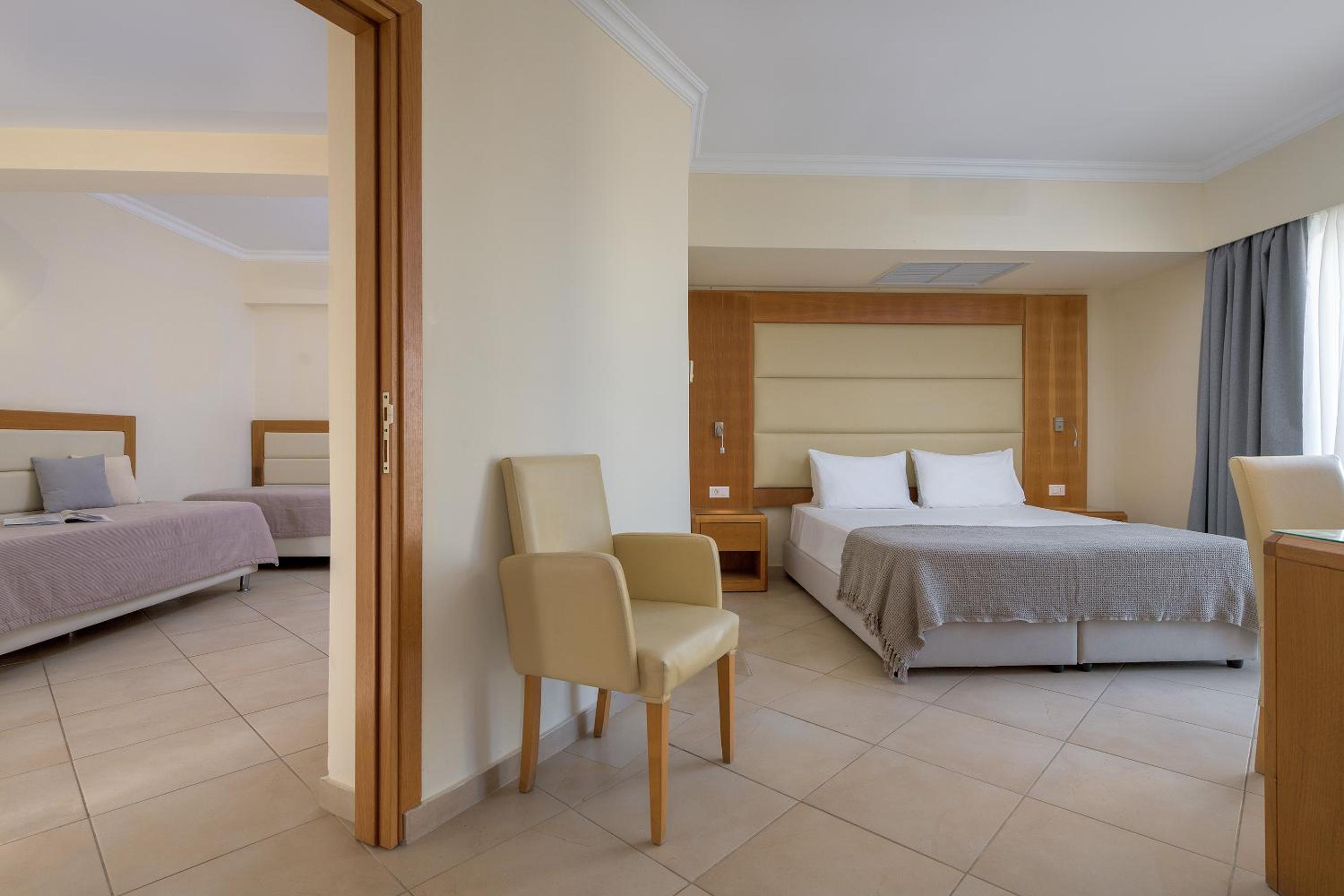 Family Suite with Garden View - Photo 4