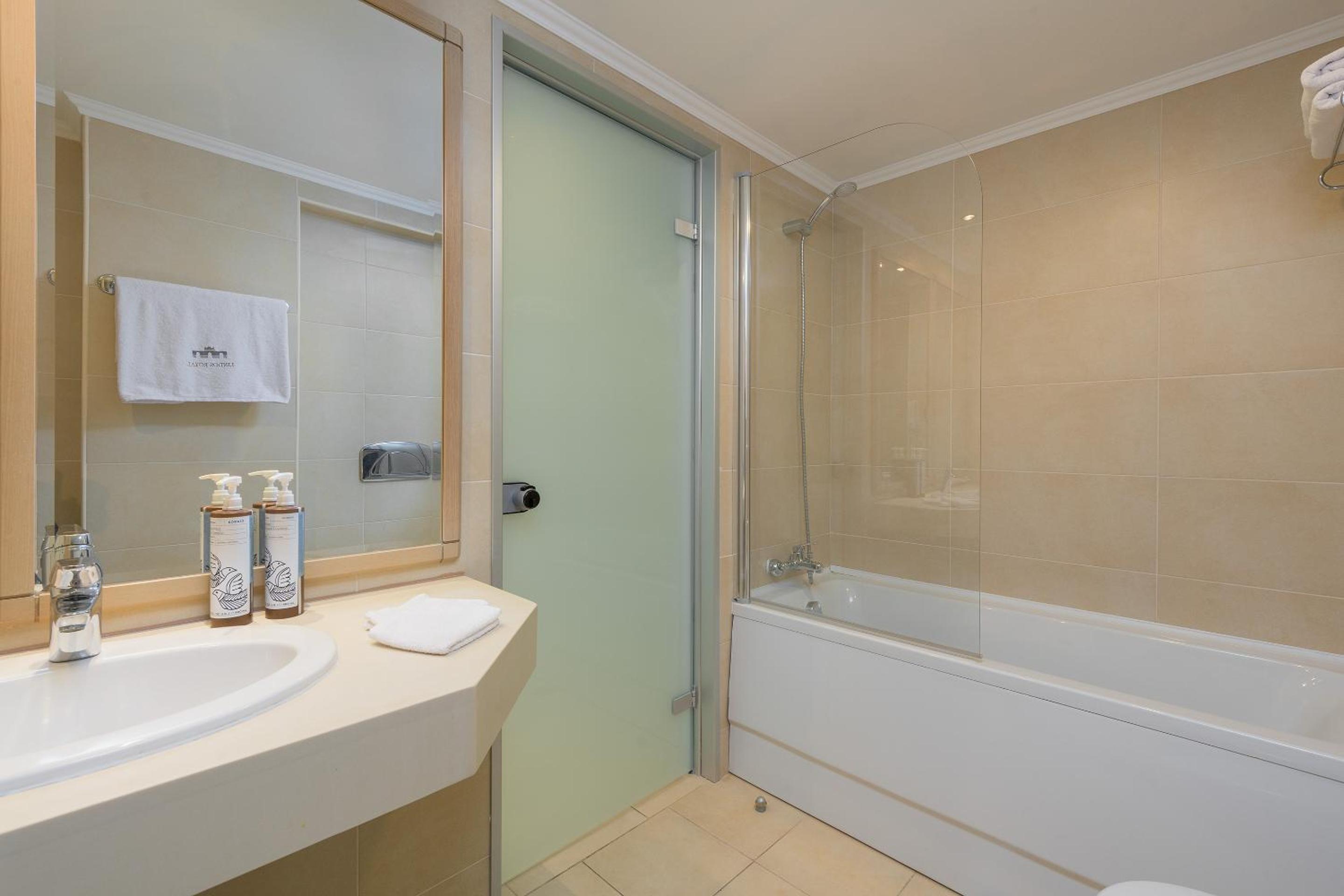  Suite with Sea View - Photo 4