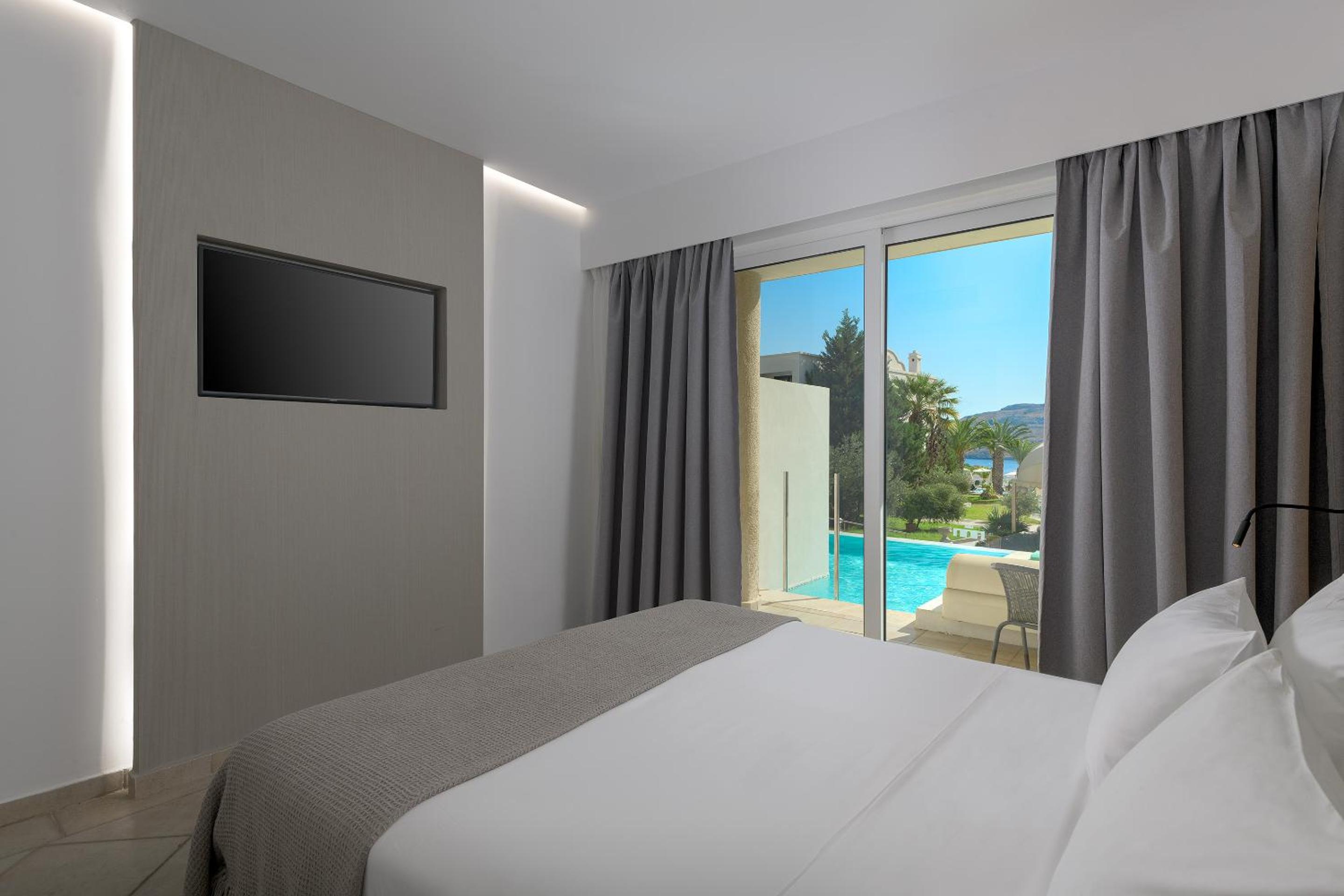 Suite with Shared Pool & Garden View - Photo 1