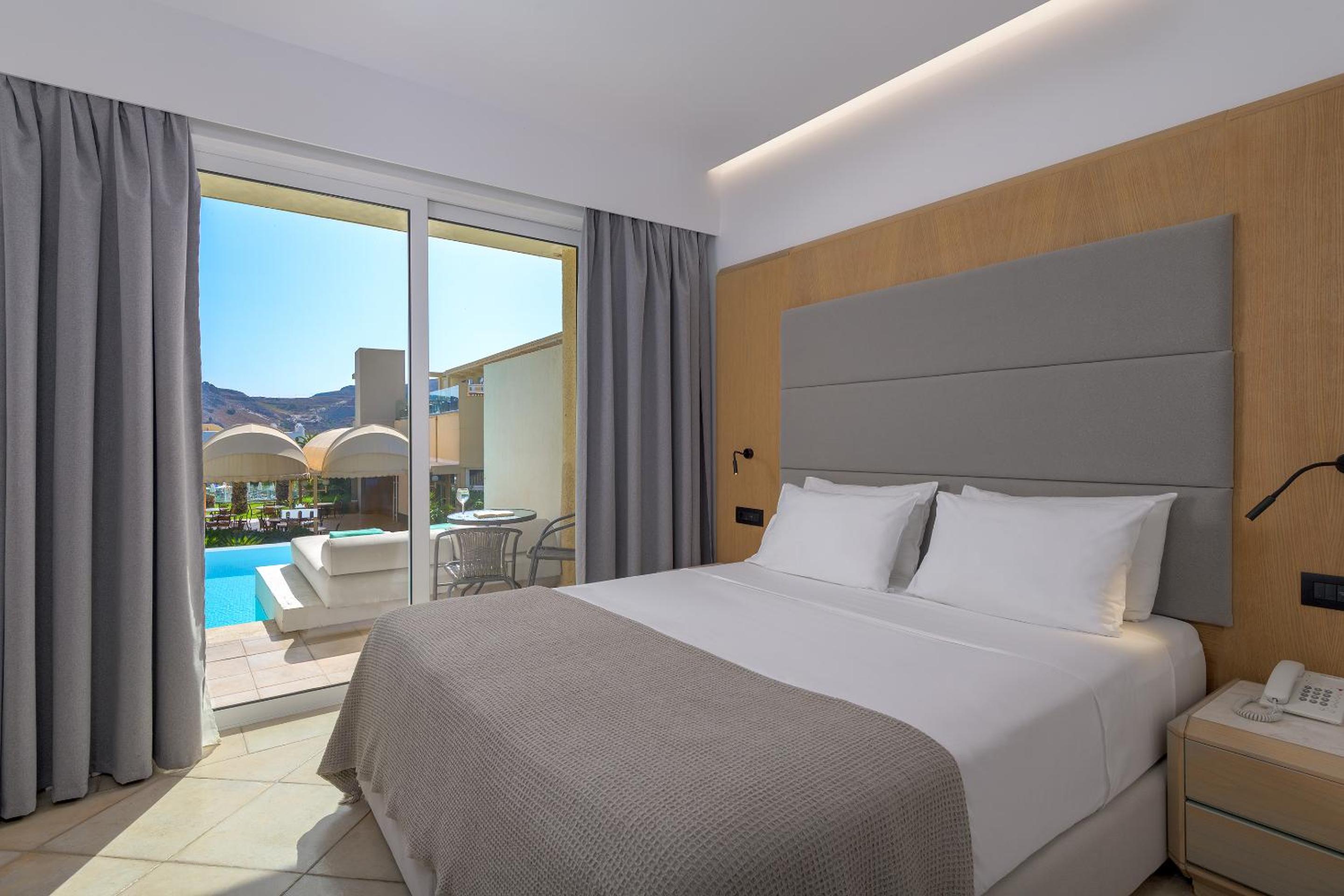 Suite with Shared Pool & Garden View - Photo 4