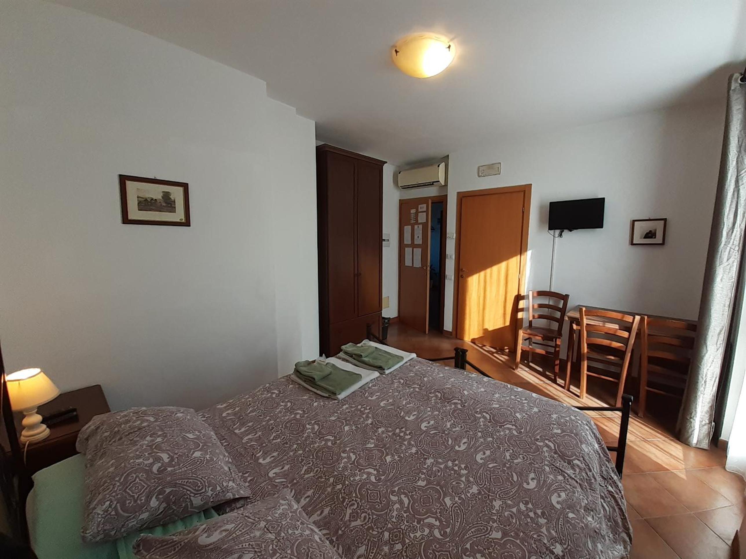 Double or Twin Room - Photo 8