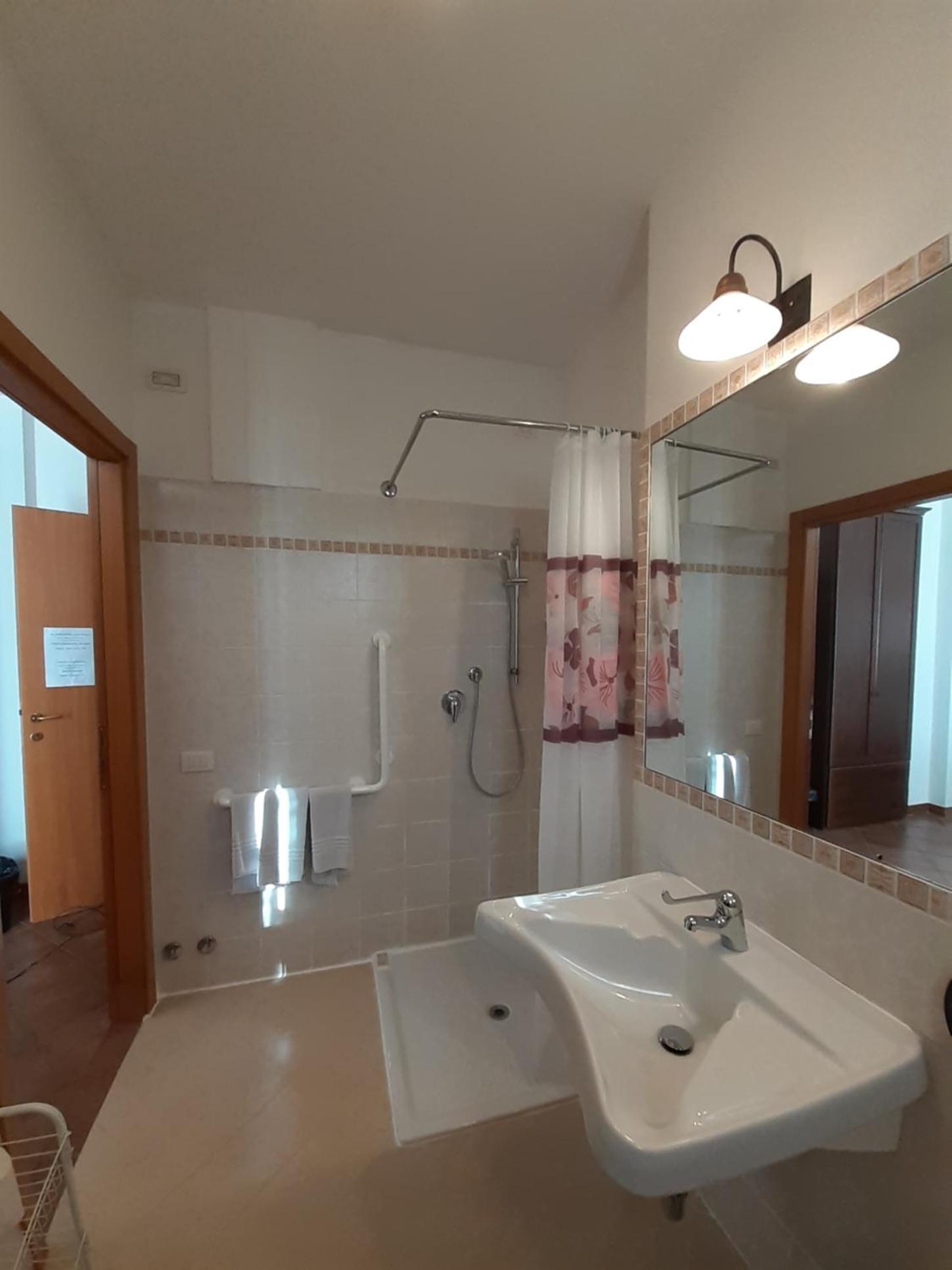 Double or Twin Room - Photo 6