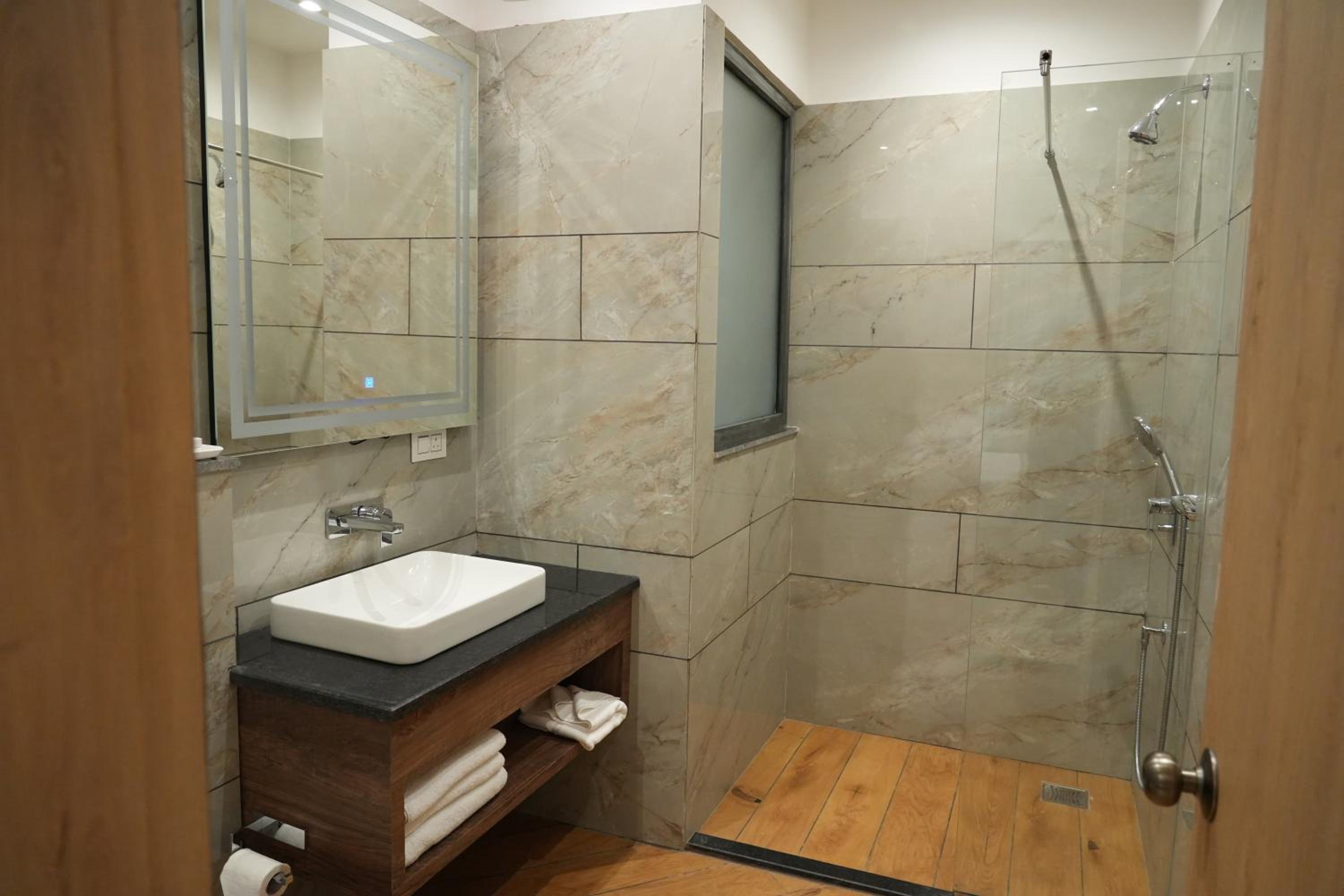 Deluxe King Room photo 2