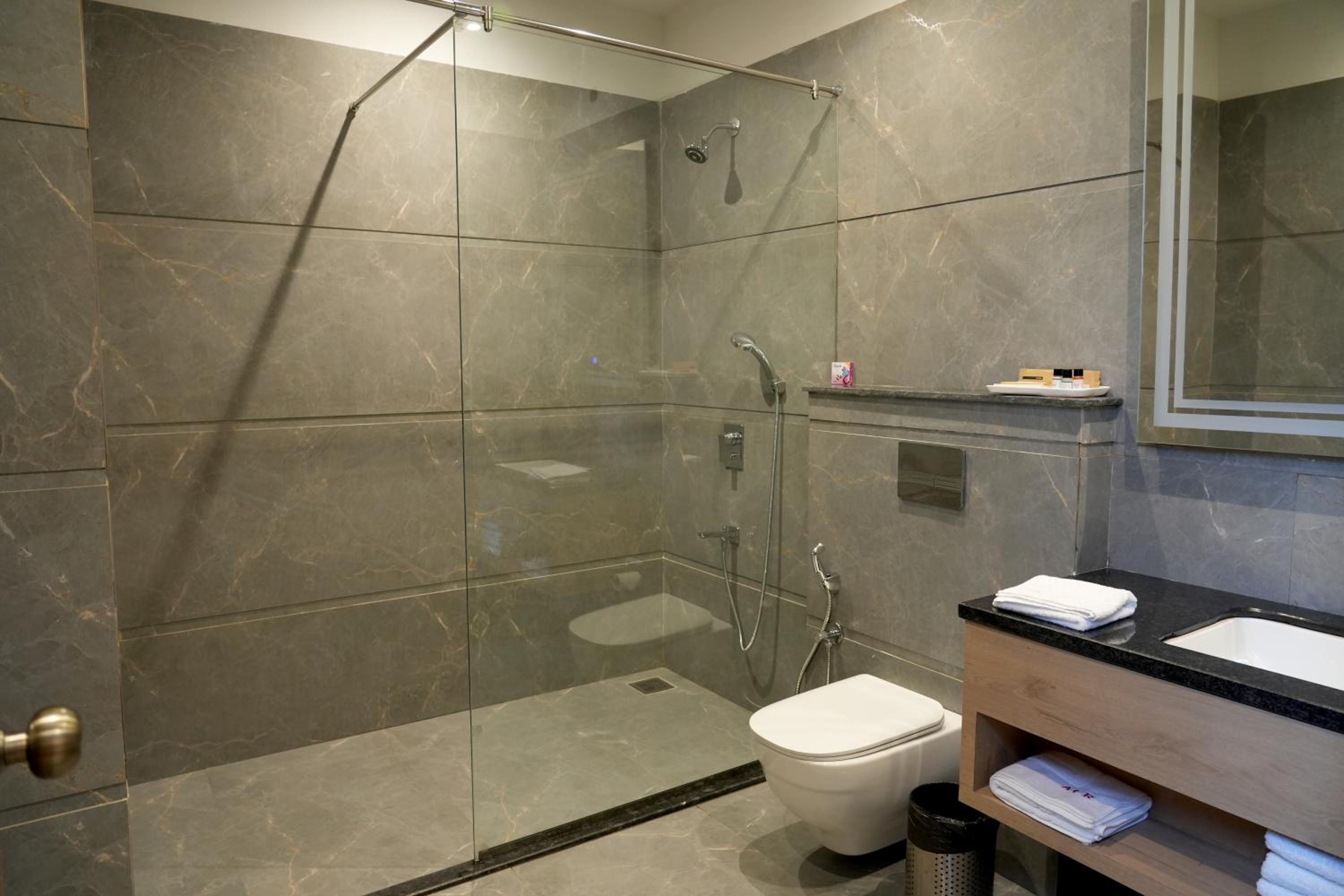 Deluxe King Room photo 3
