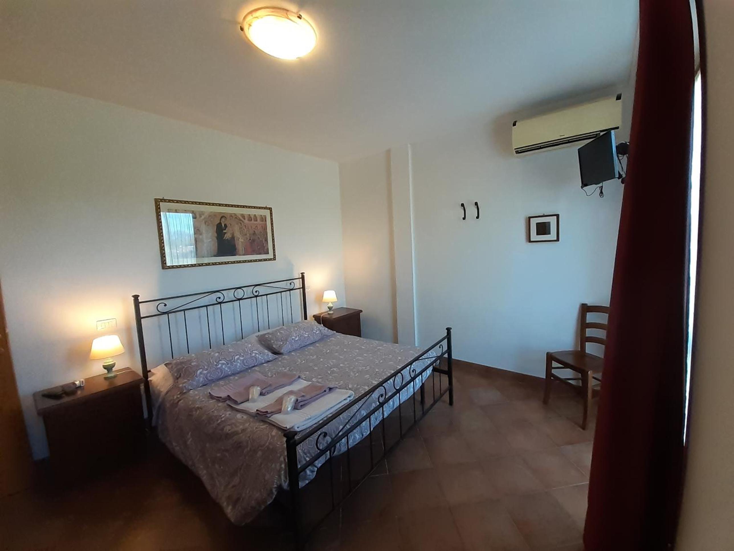 Double Room - Photo 11