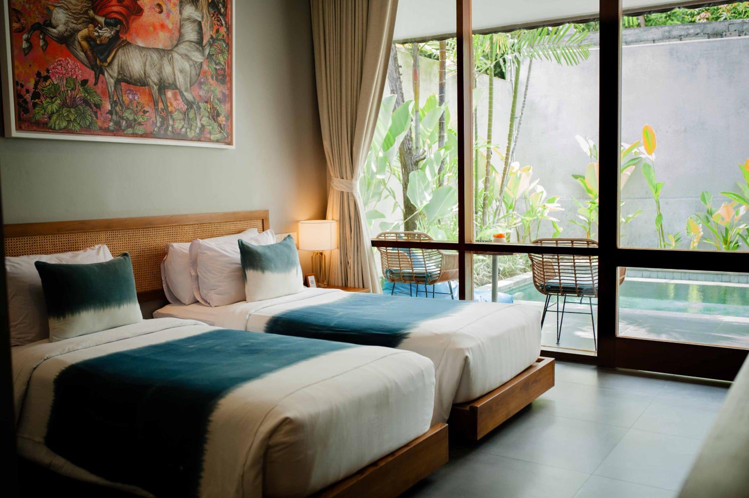 Deluxe Room with Pool - Photo 9