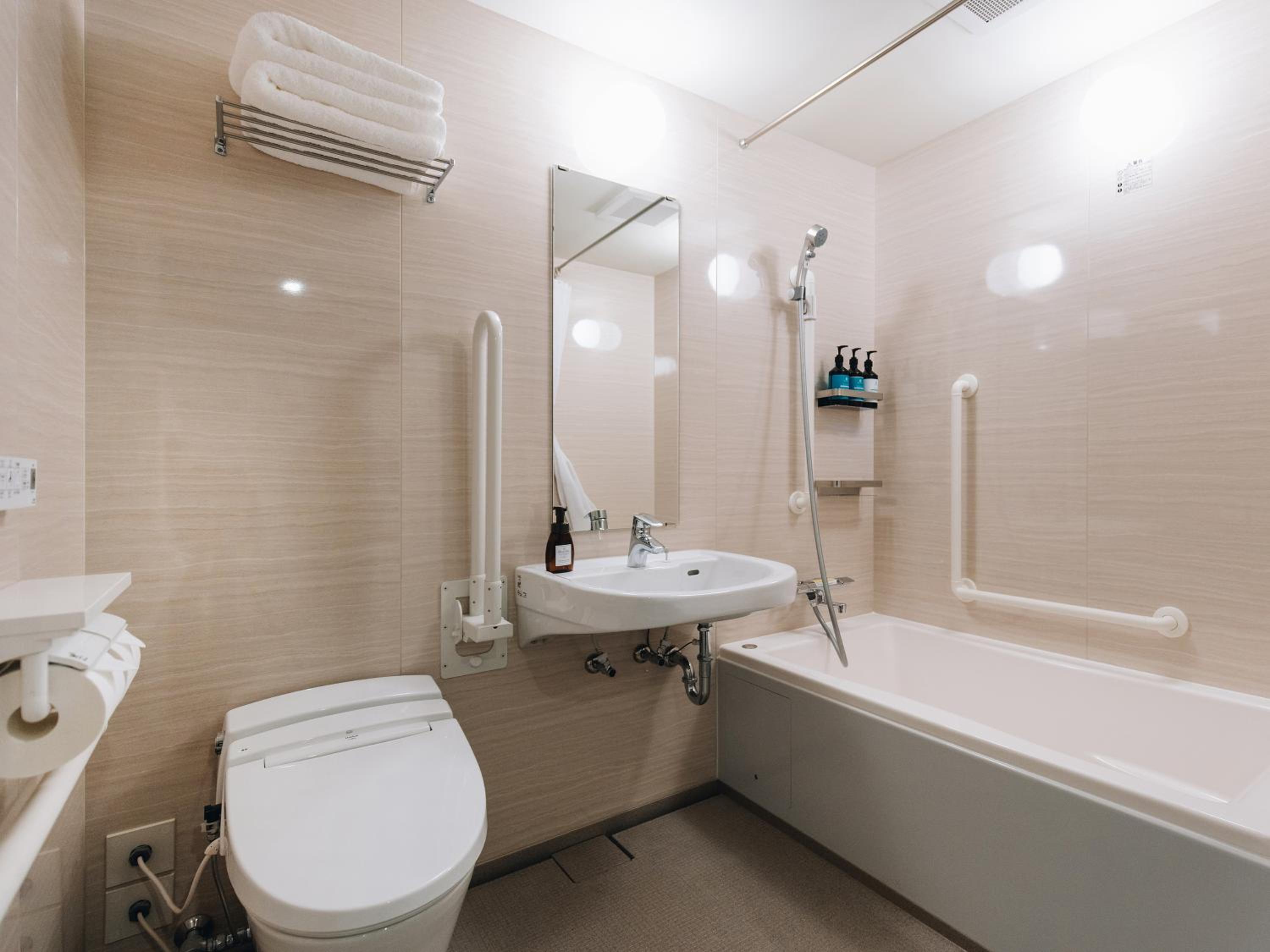 Universal Twin Room - Photo 2