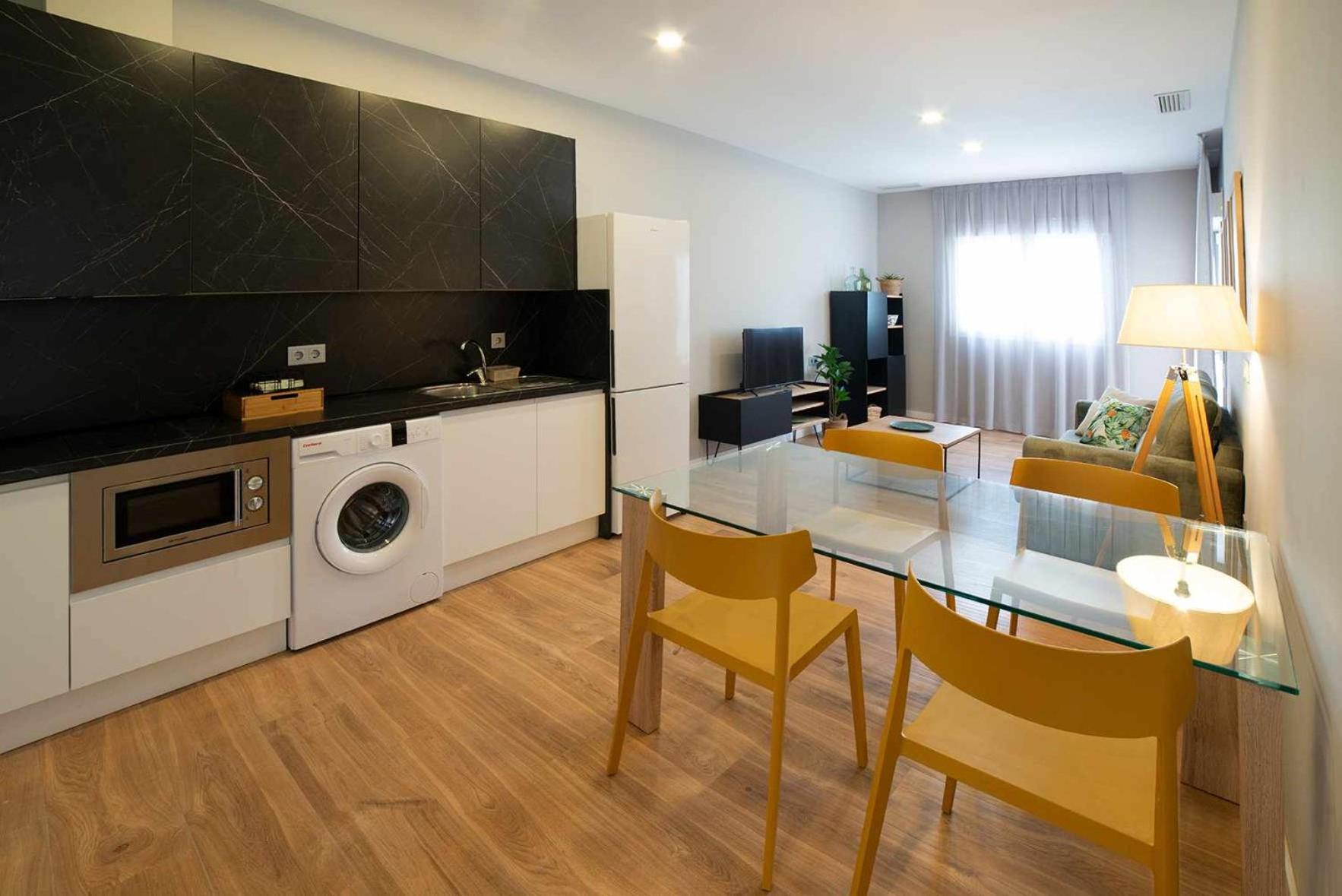 Apartment with Balcony photo 3