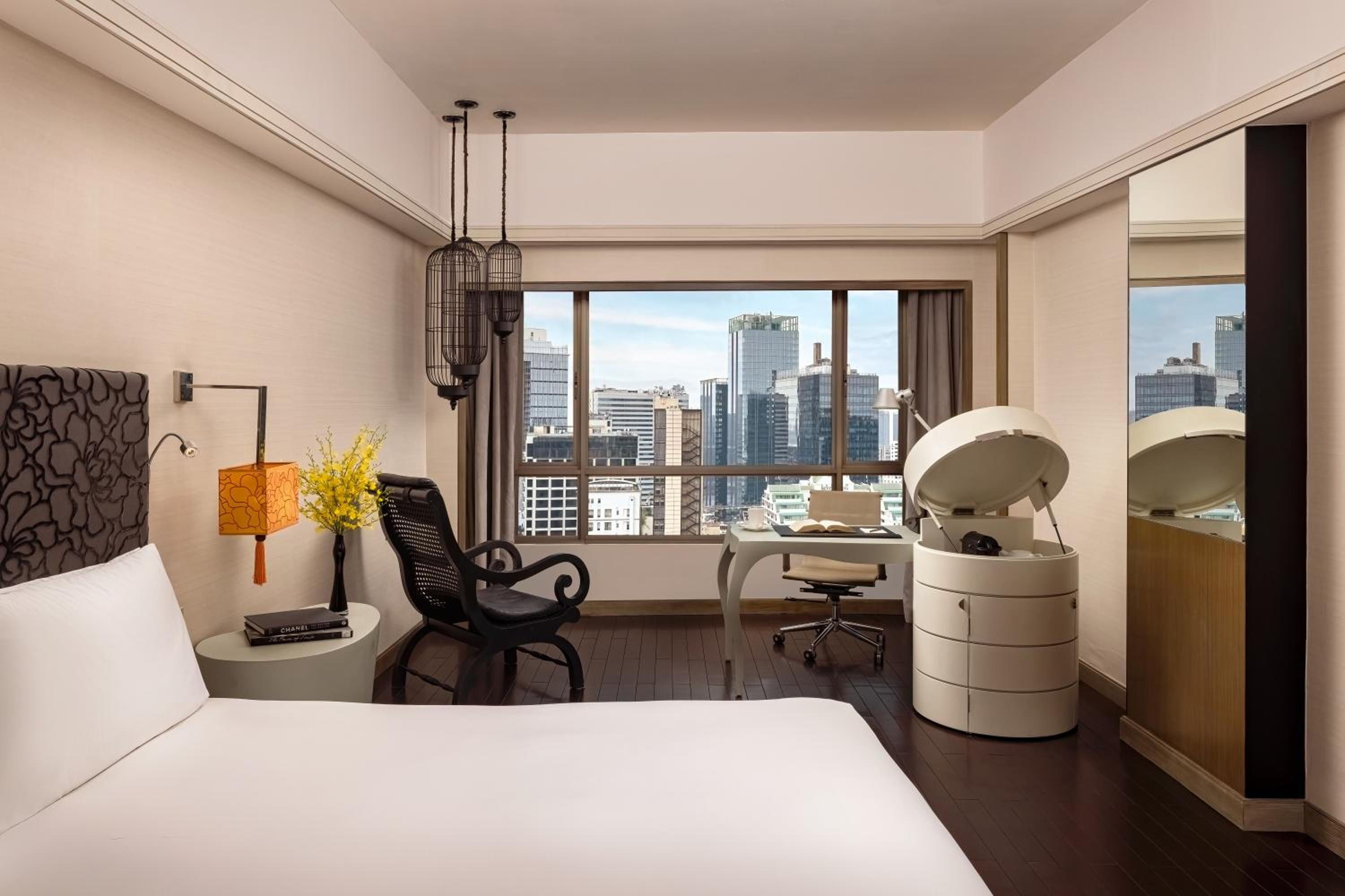 Luxury Club Room with Club Millésime Access and City View photo 3