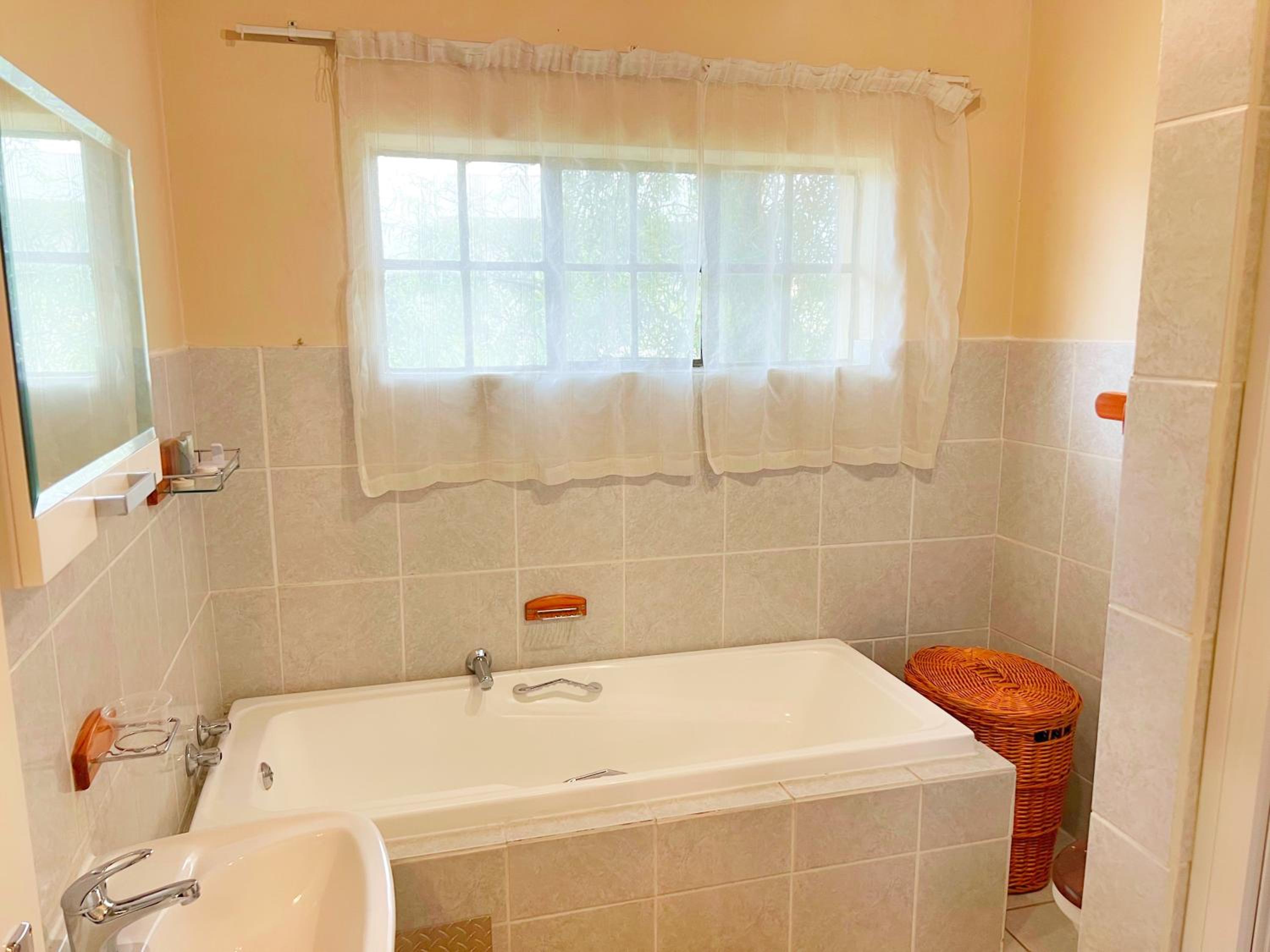 Deluxe Double Room with Balcony - Photo 6
