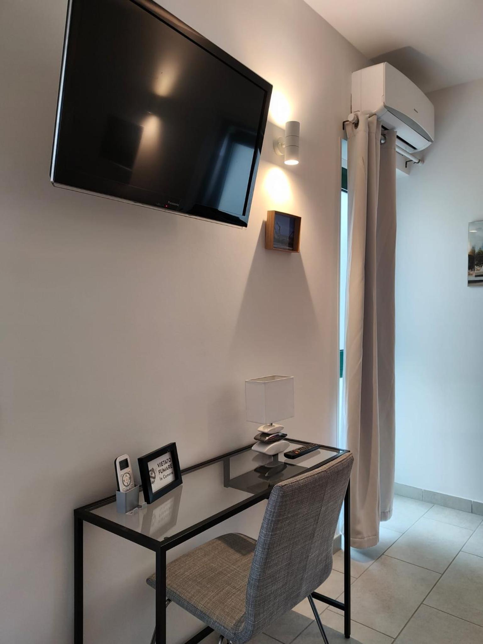 Studio Apartment photo 2