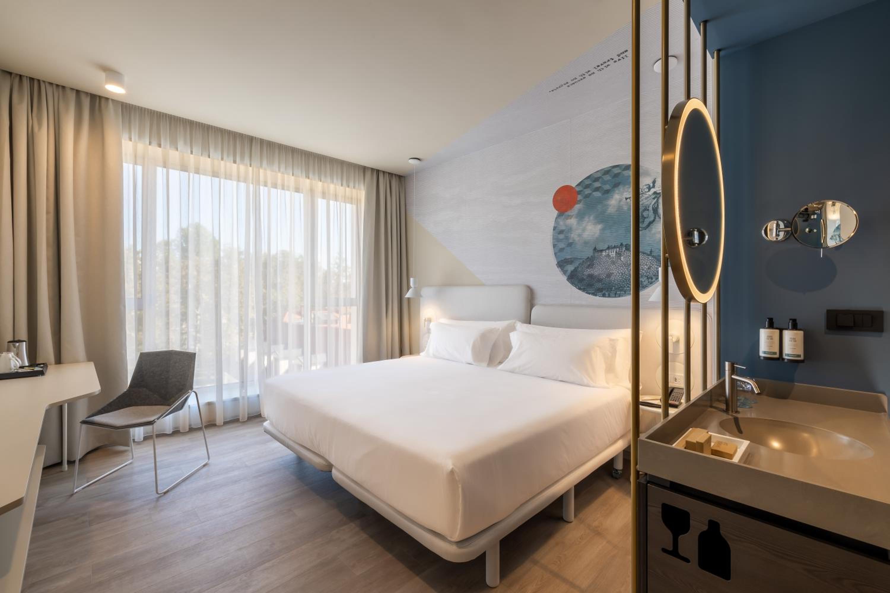 Executive Double or Twin Room City View - Photo 8