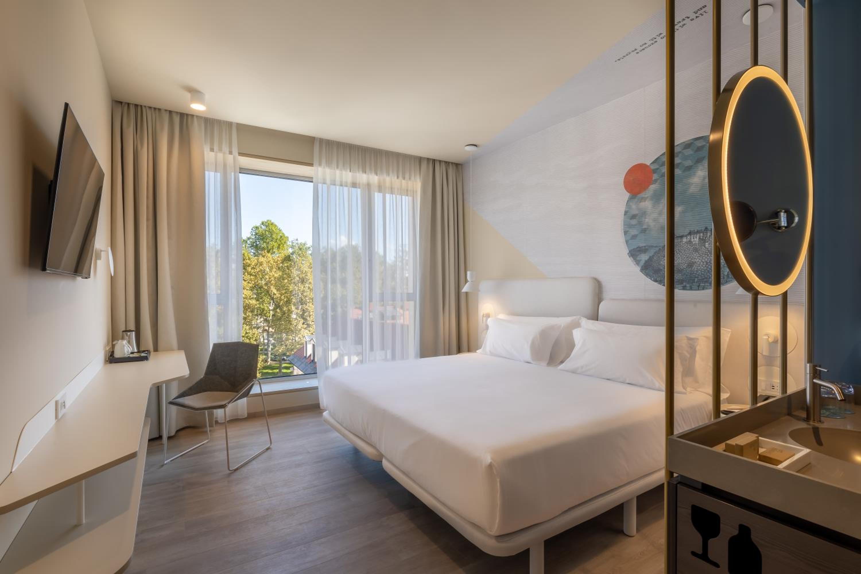 Executive Double or Twin Room City View - Photo 9