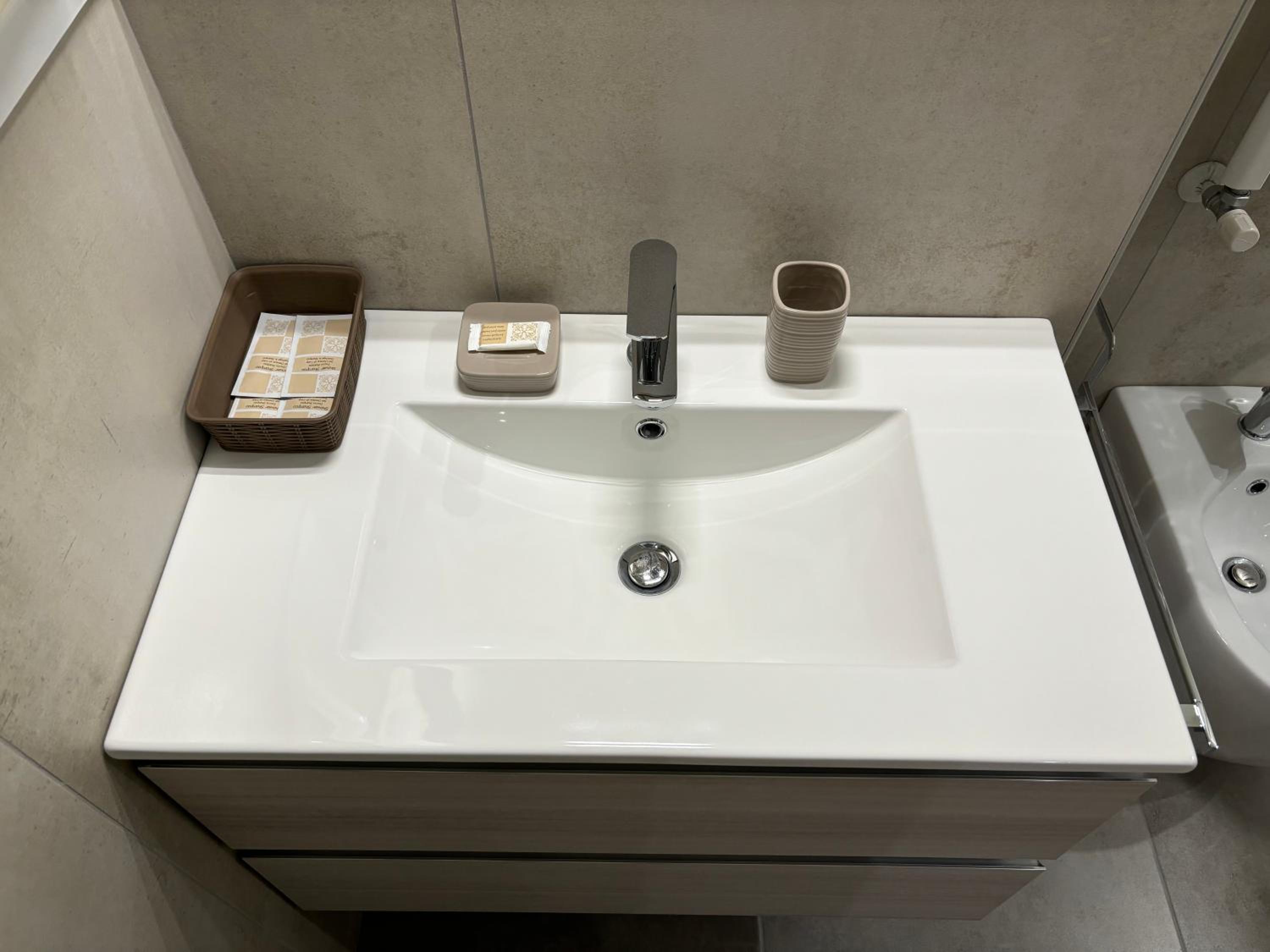 Double Or Twin Room With Private Bathroom photo 3