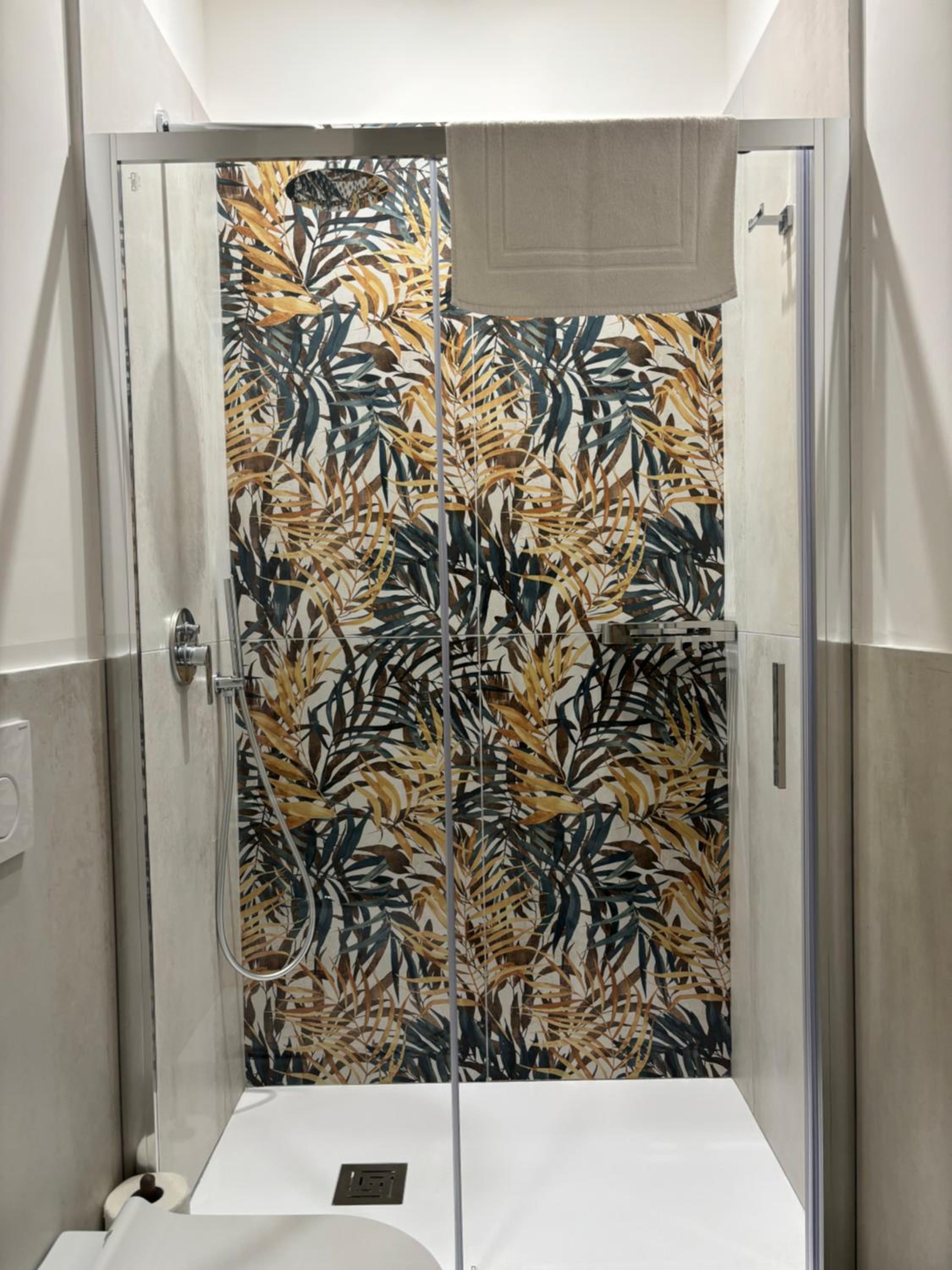 Double or Twin Room with Private Bathroom photo 3