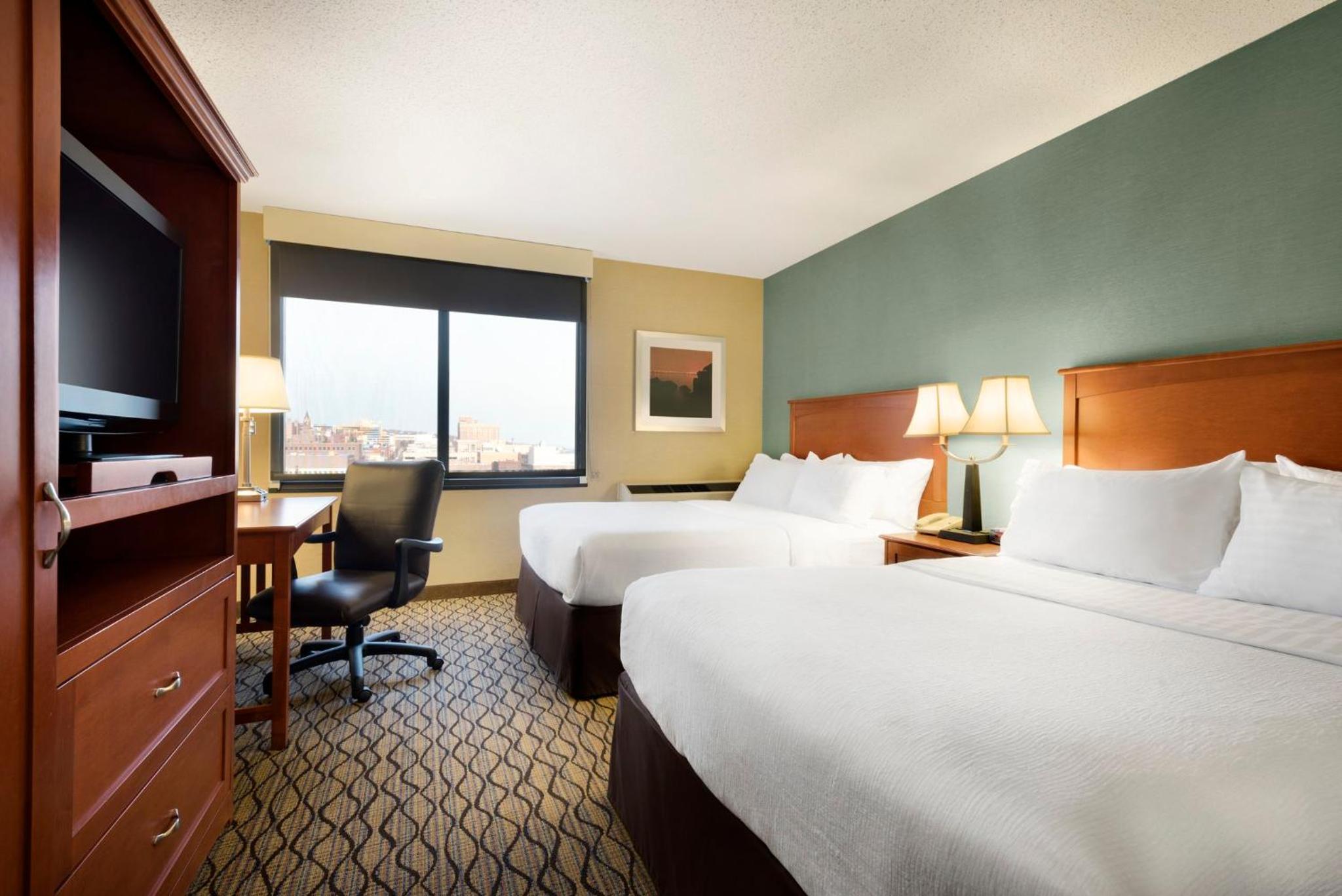 One-Bedroom Suite with Sofa Bed - Photo 3