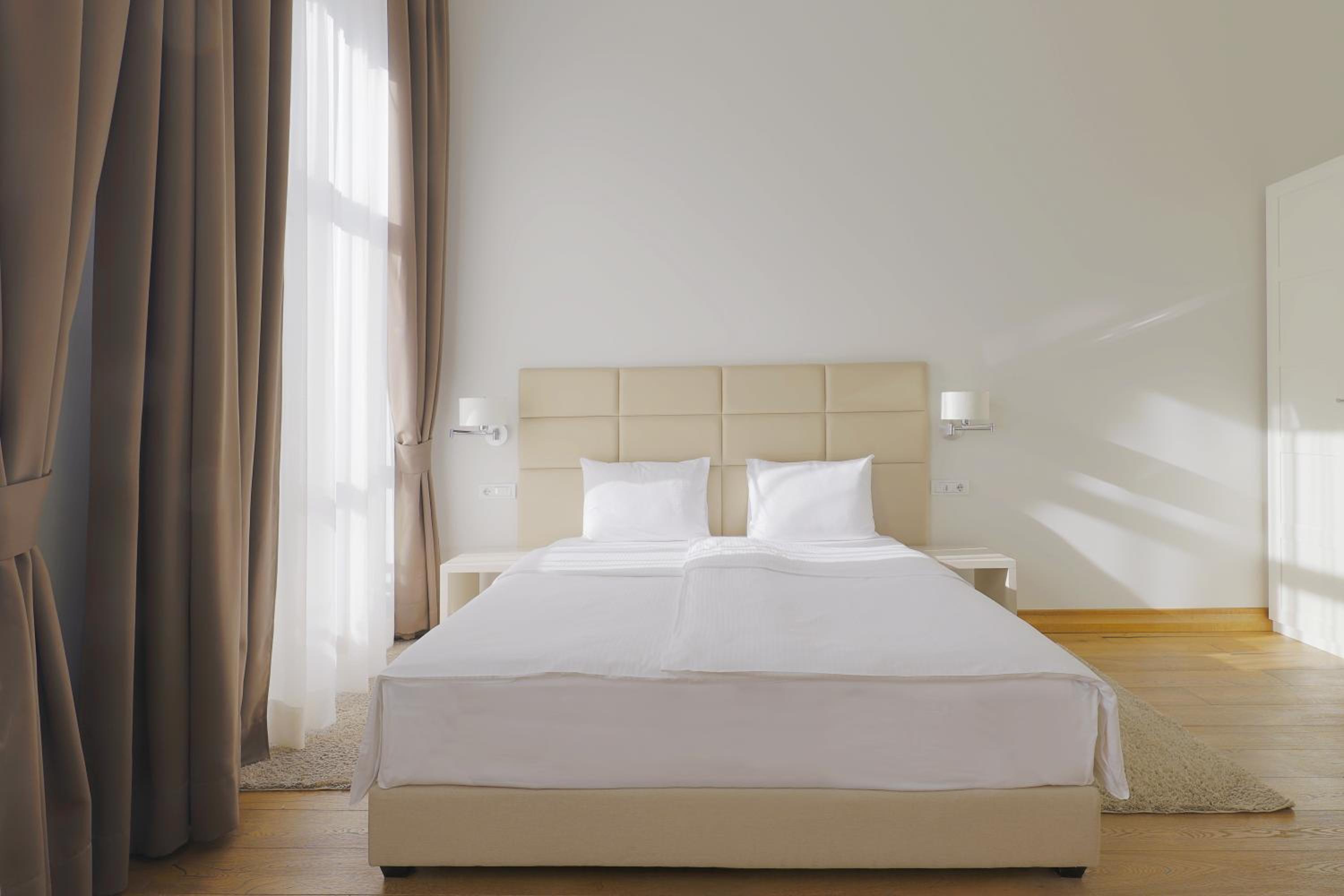 Deluxe Double or Twin Room - Photo 11
