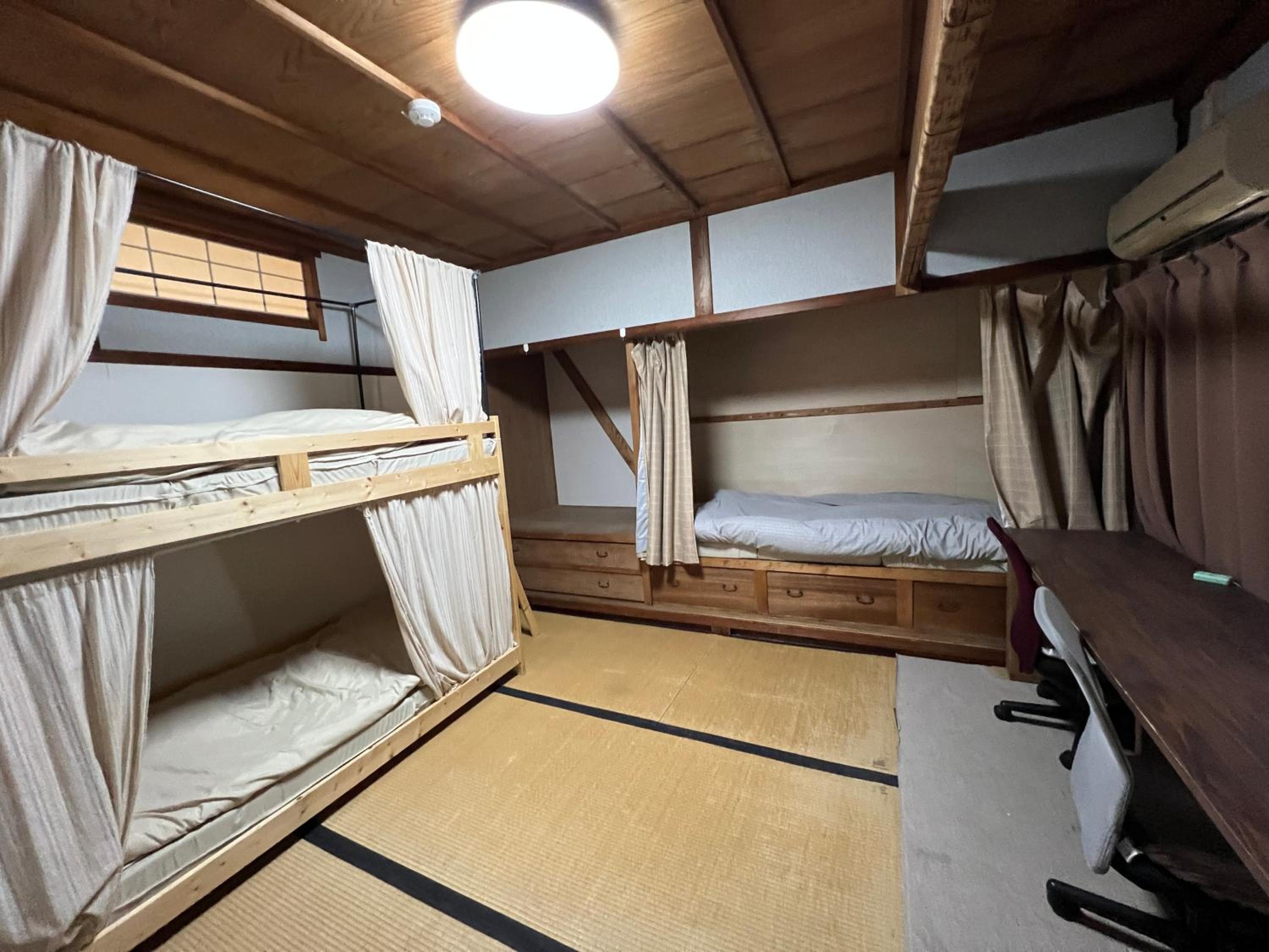Economy Triple Room photo 1